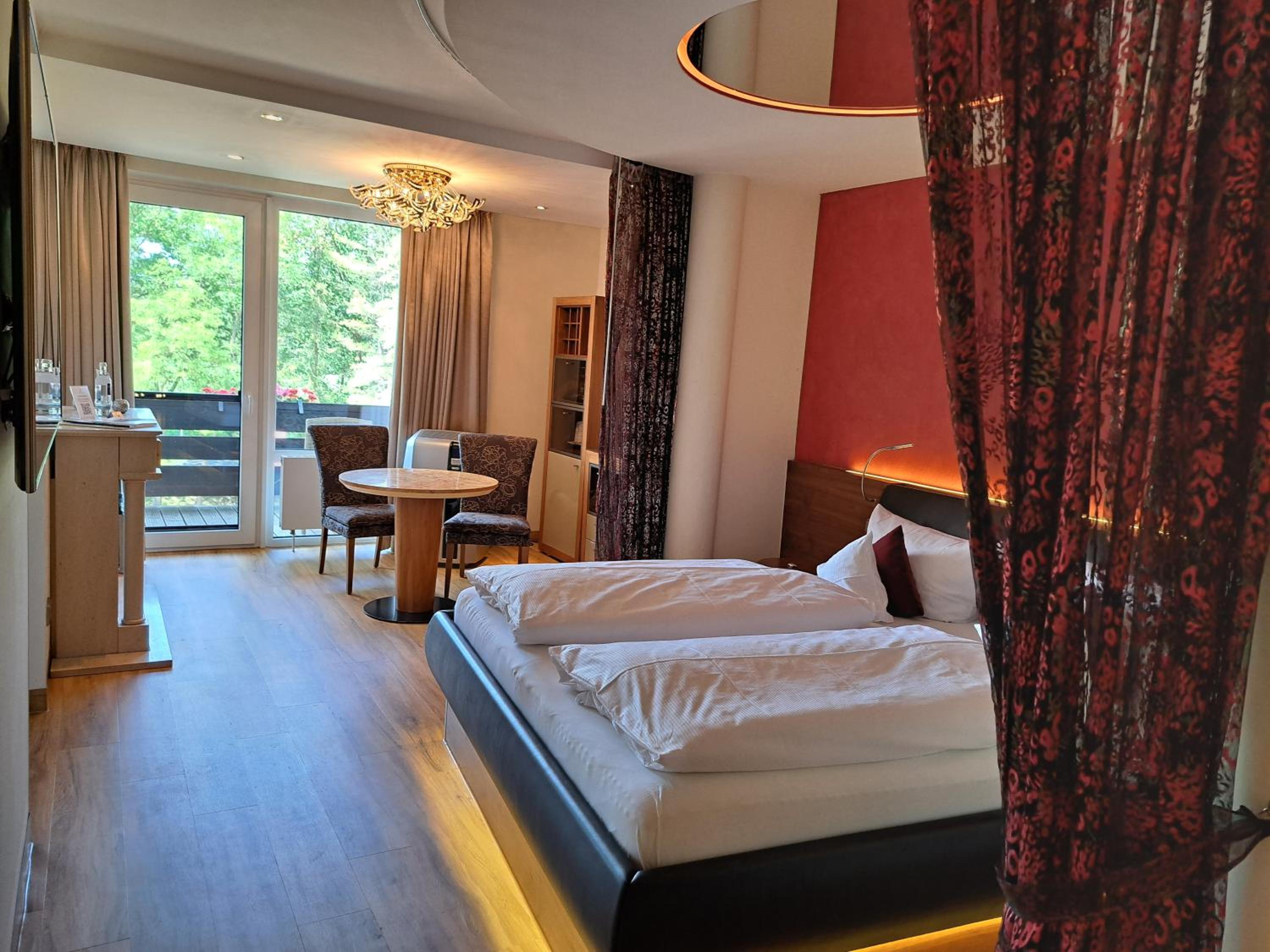 Luxury Suite with Spa Bath - Photo 1