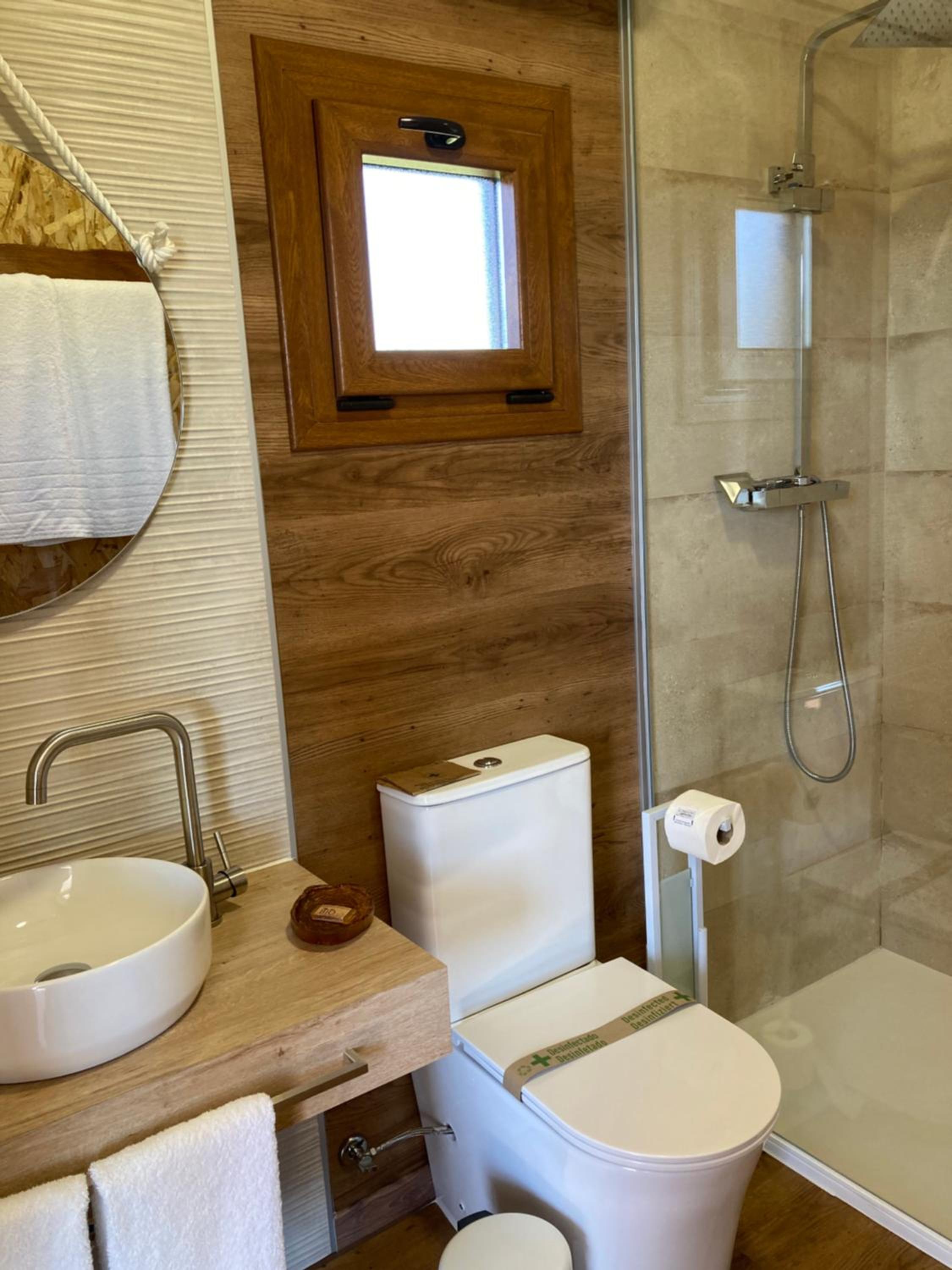 Suite with Hot Tub photo 3