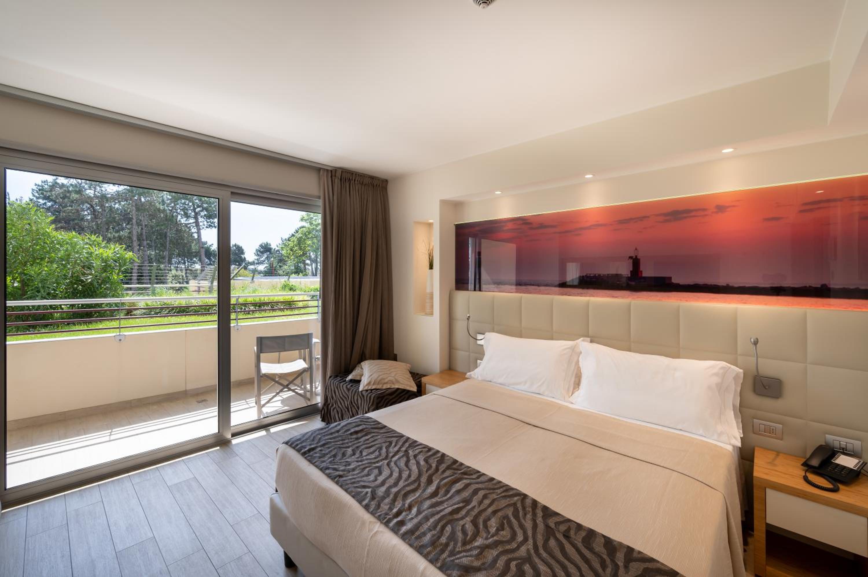 Standard Room with Balcony - Photo 25