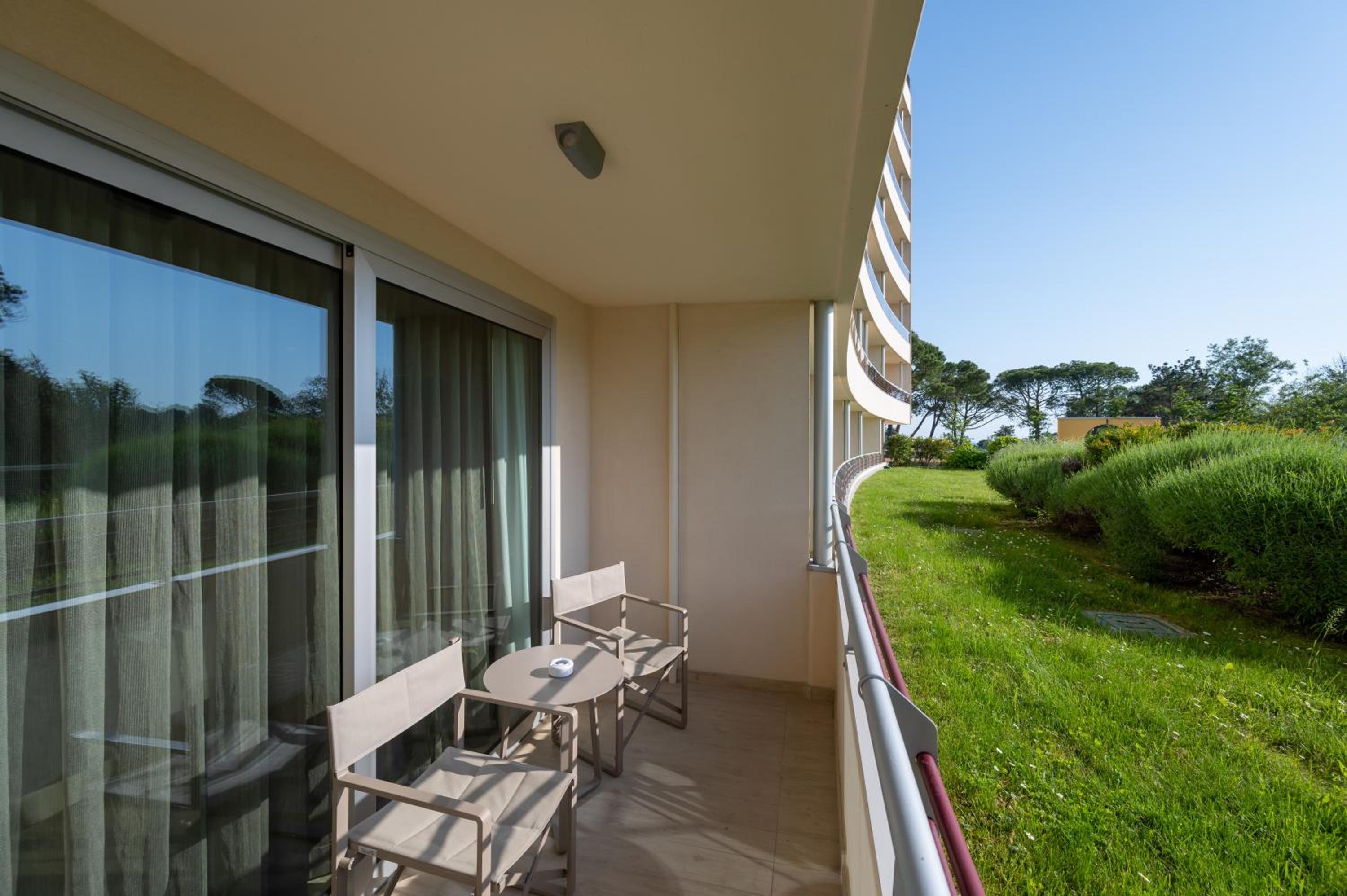 Standard Room with Balcony - Photo 17