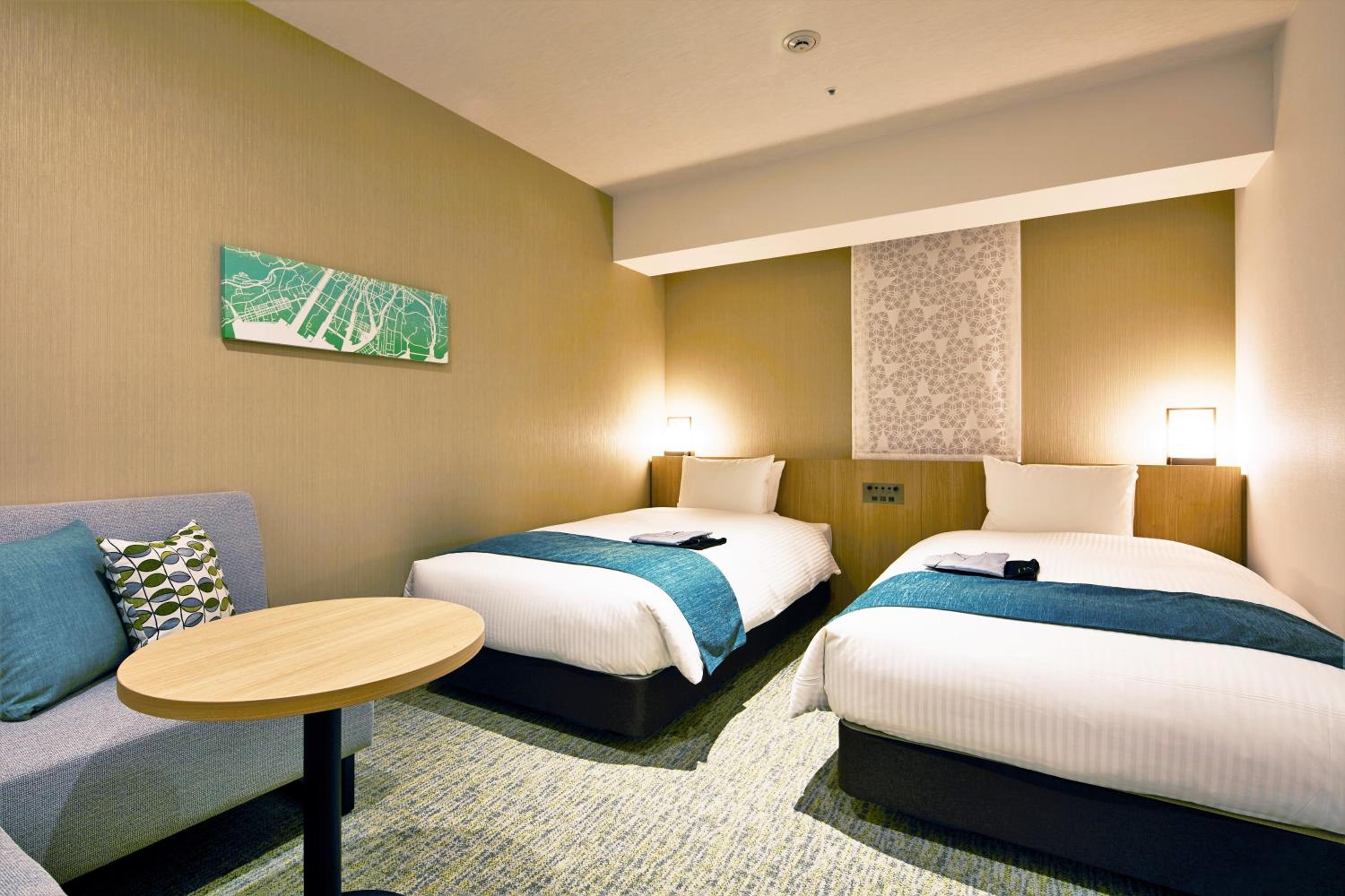 Superior Twin Room with Separate Bath and Toilet with Free access to Lounge - Non-Smoking photo 2