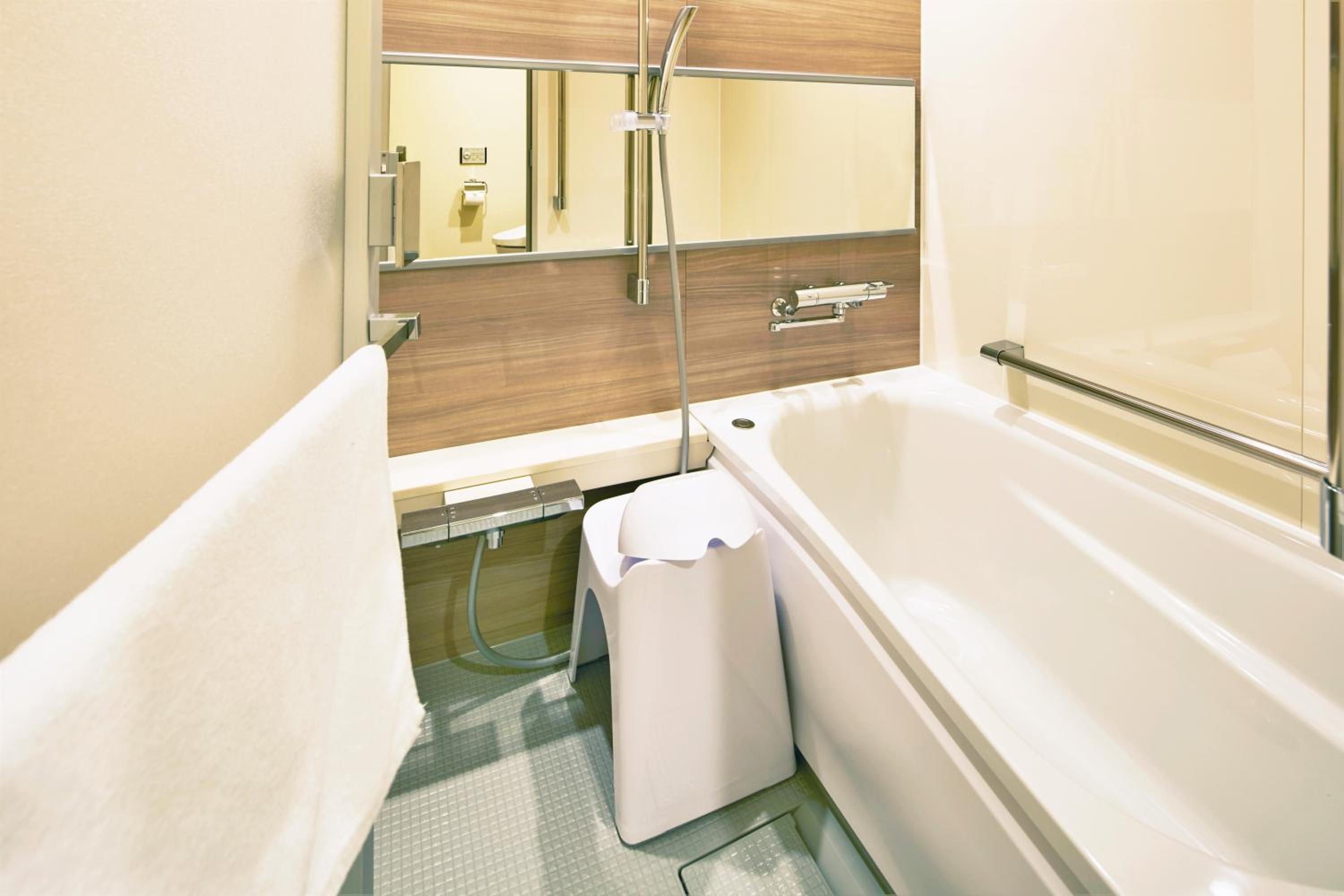 Superior Twin Room with Separate Bath and Toilet with Free access to Lounge - Non-Smoking photo 3