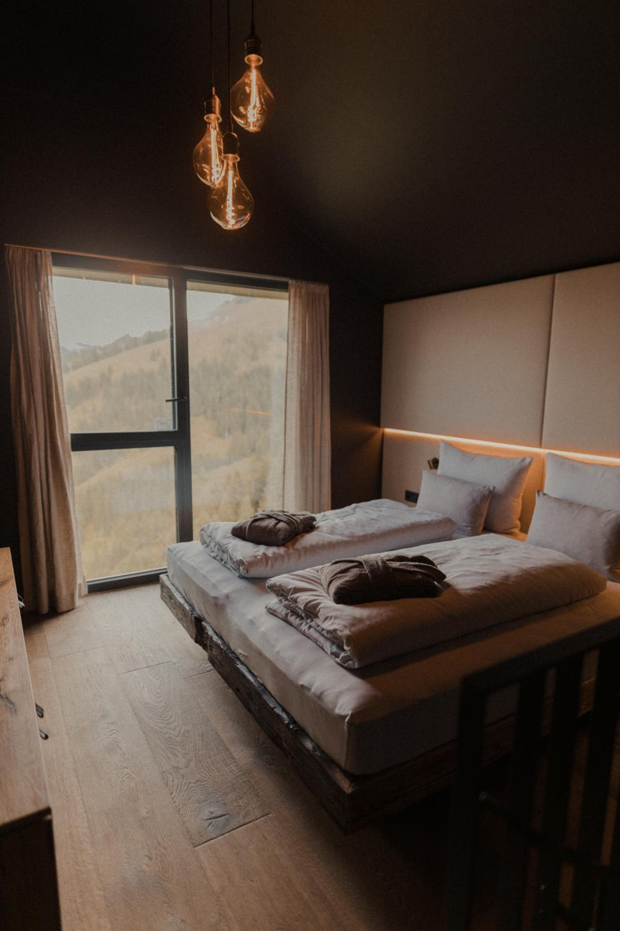 Deluxe Double Room with Shower - Photo 2