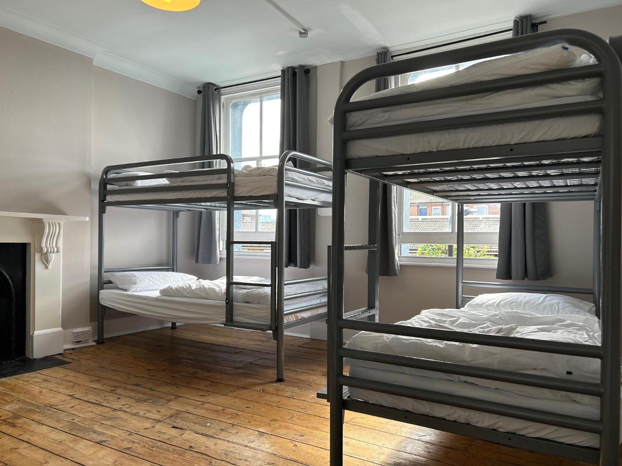 Bed in 6-Bed Mixed Dormitory Room photo 1