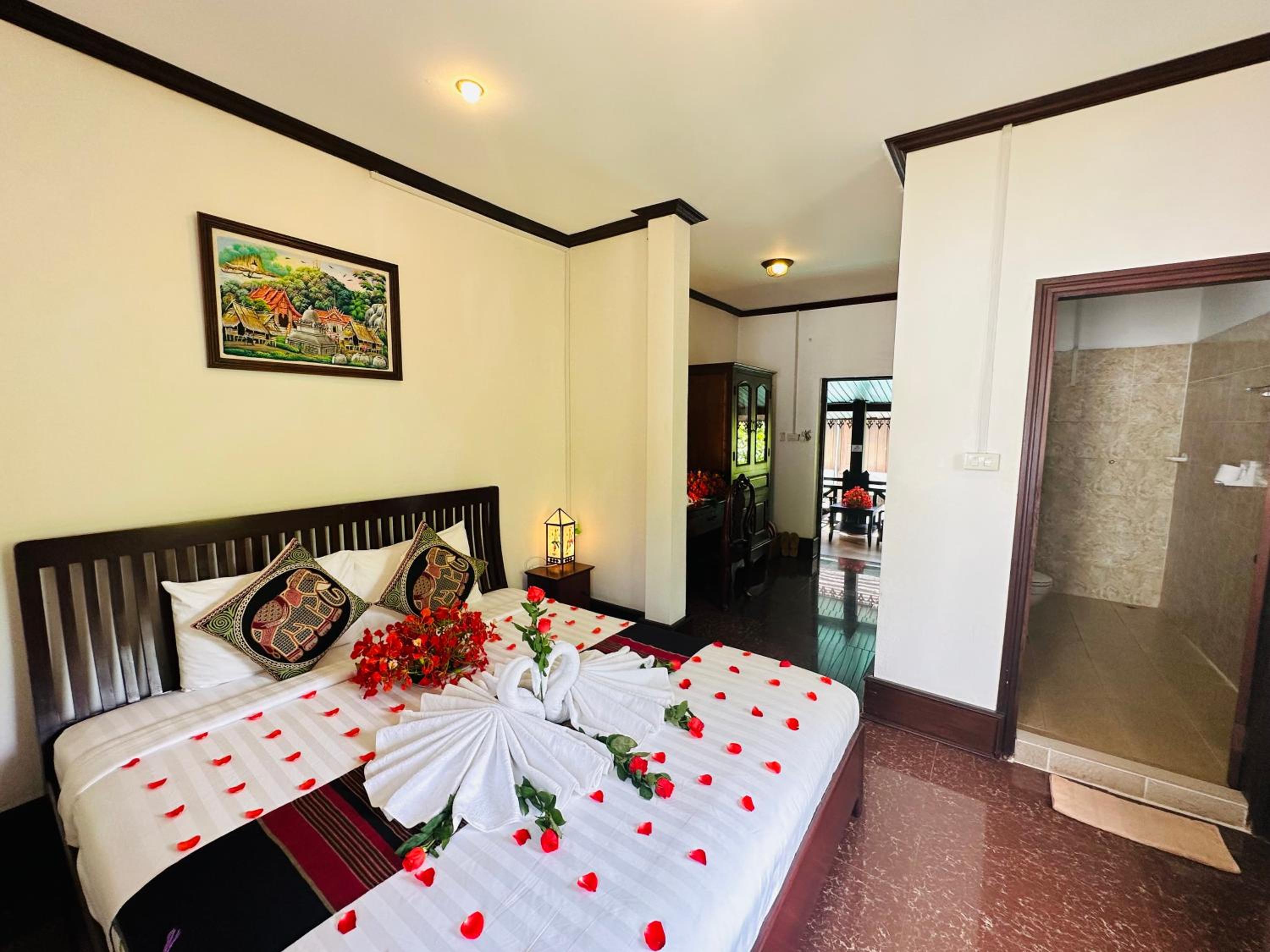 Deluxe Double Room with Balcony photo 3