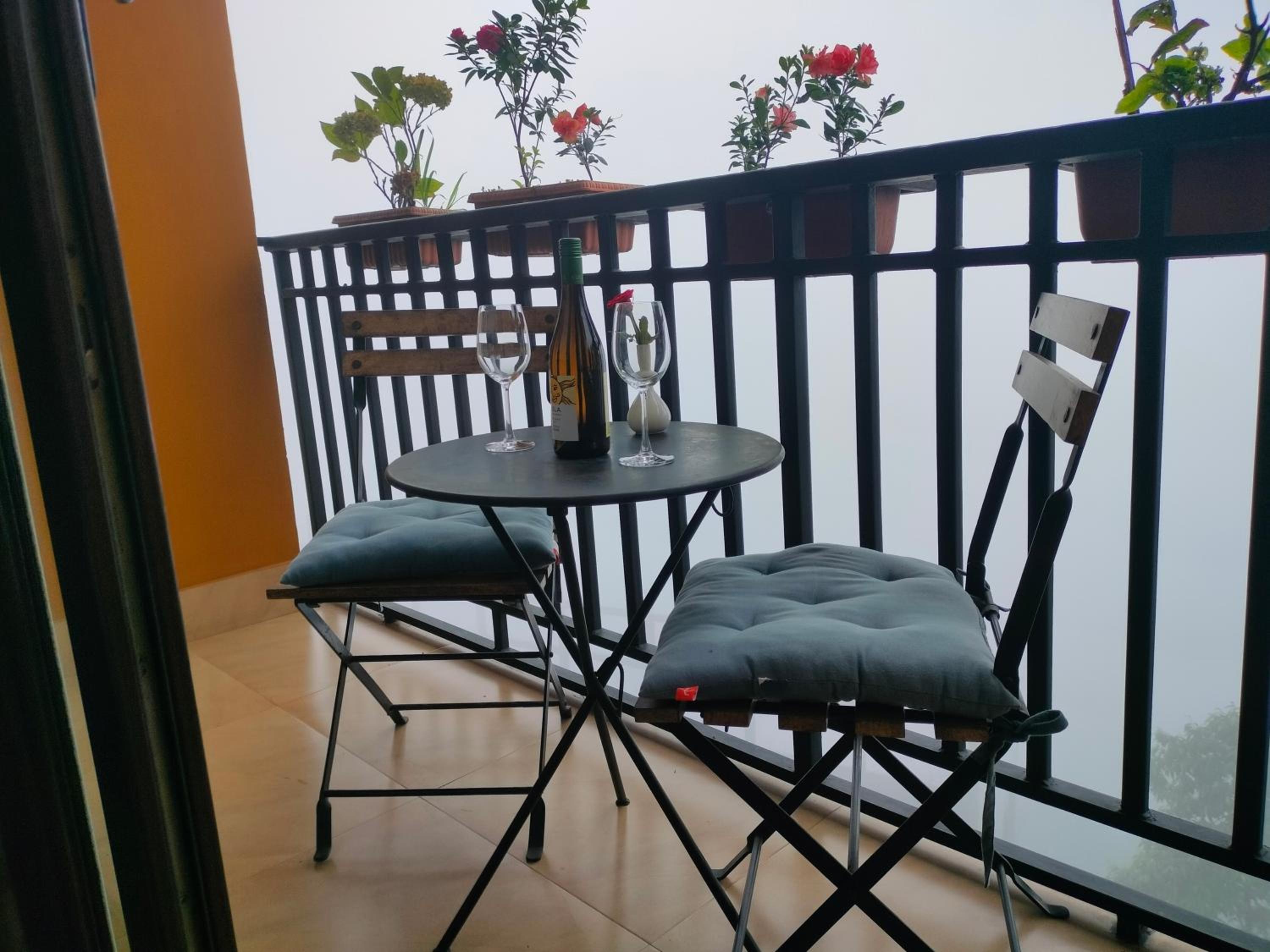 Tara Room with Balcony & Valley View - Photo 5