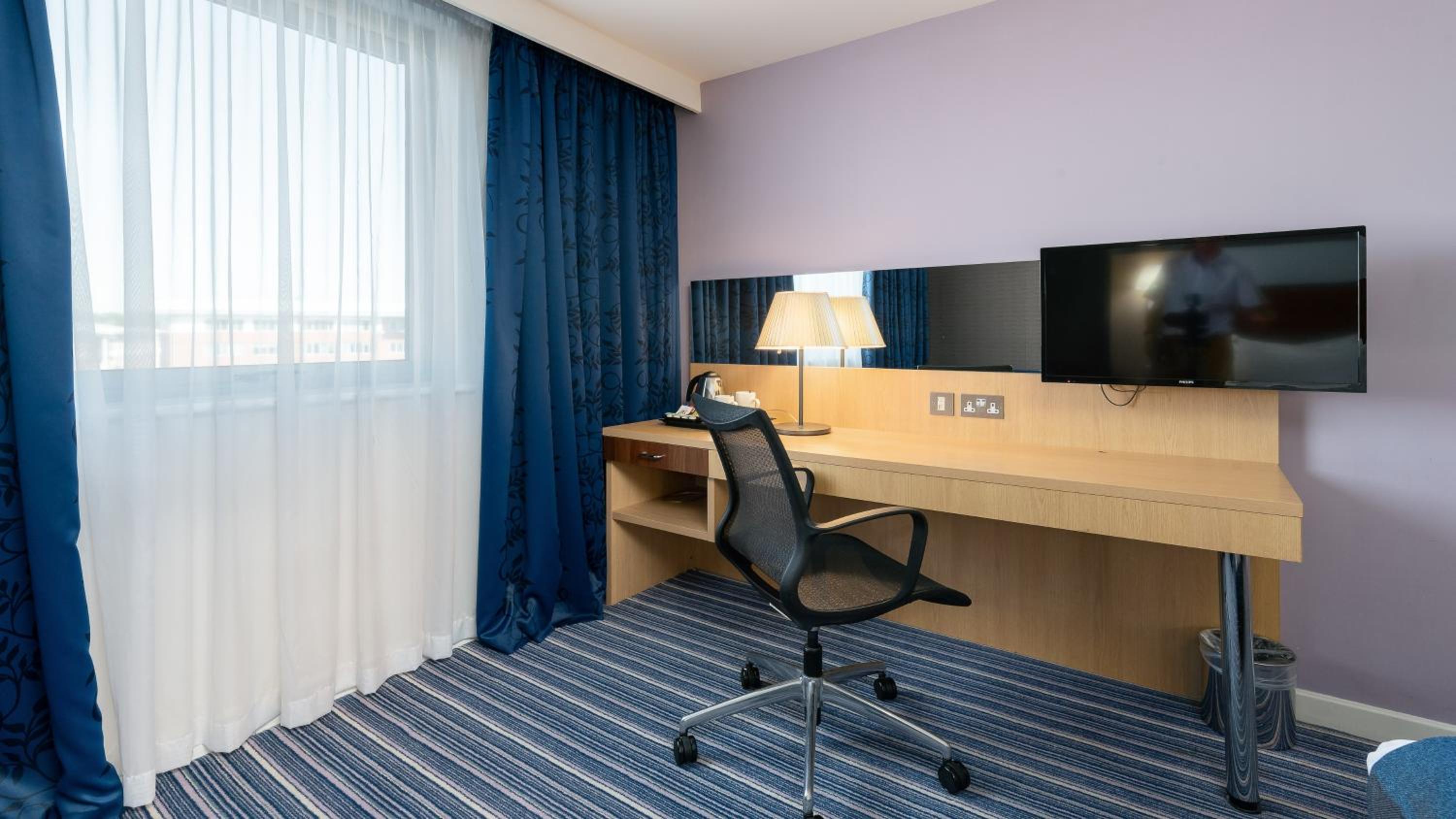 Standard Double Room with Free Hot Breakfast - Photo 8