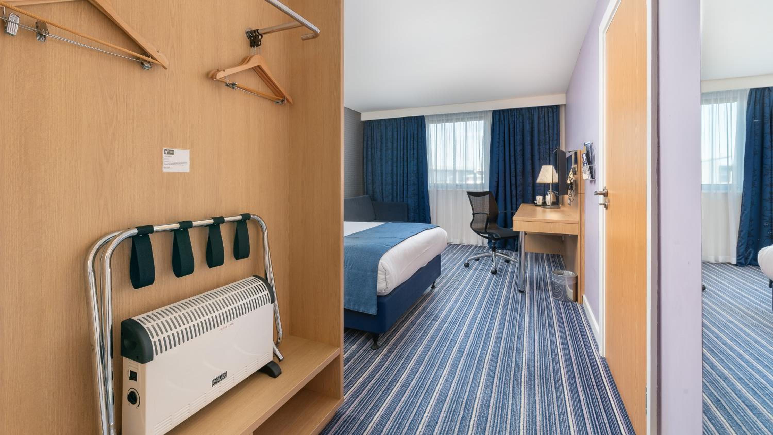Standard Room with Free Hot Breakfast - Photo 1