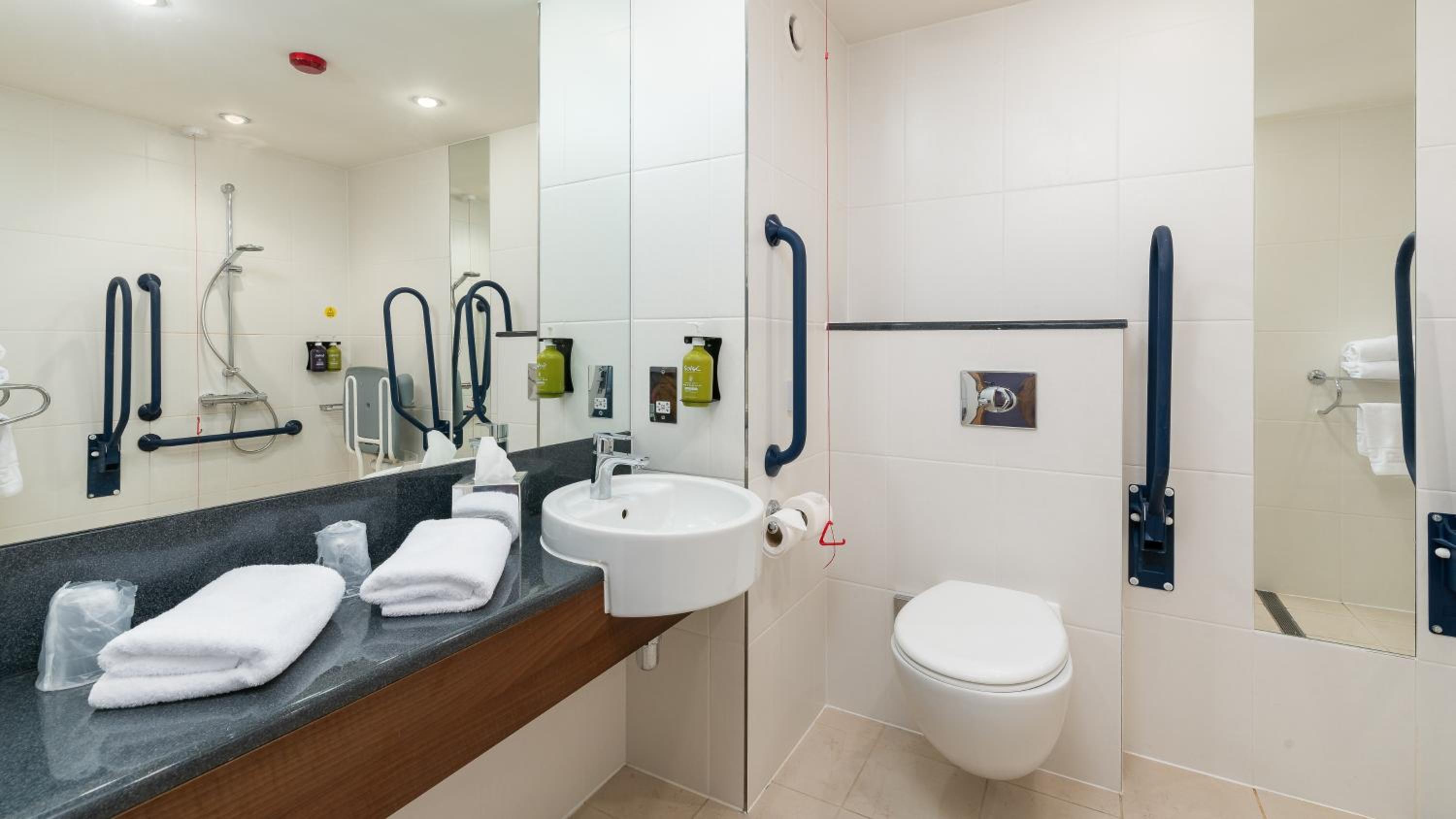 Standard Twin Room with Free Hot Breakfast - Accessible - Photo 2