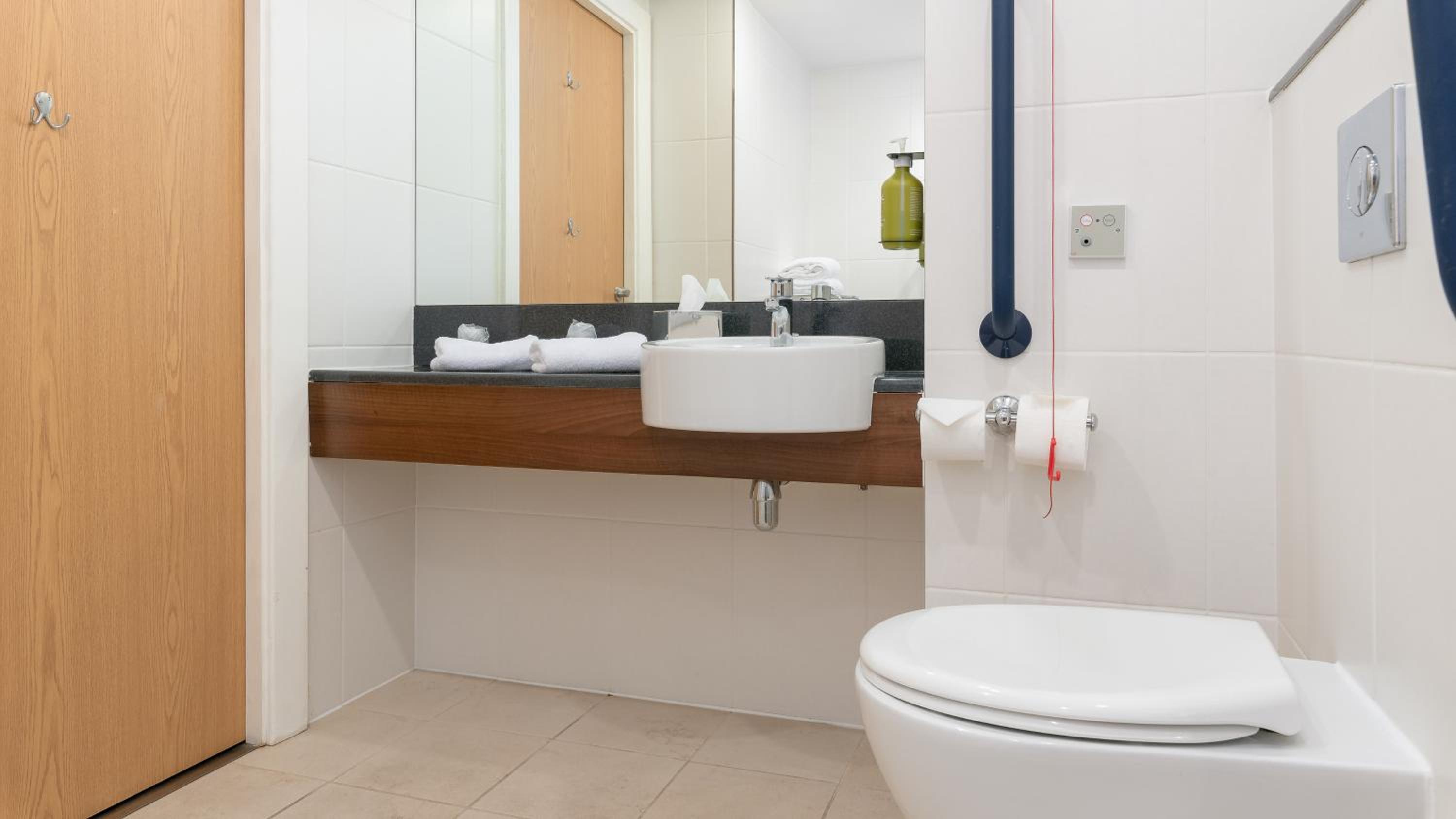 Standard Twin Room with Free Hot Breakfast - Accessible - Photo 3