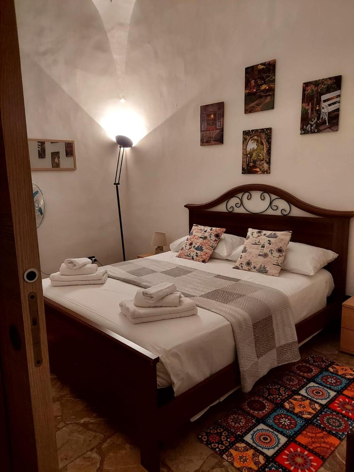 One-Bedroom House photo 1
