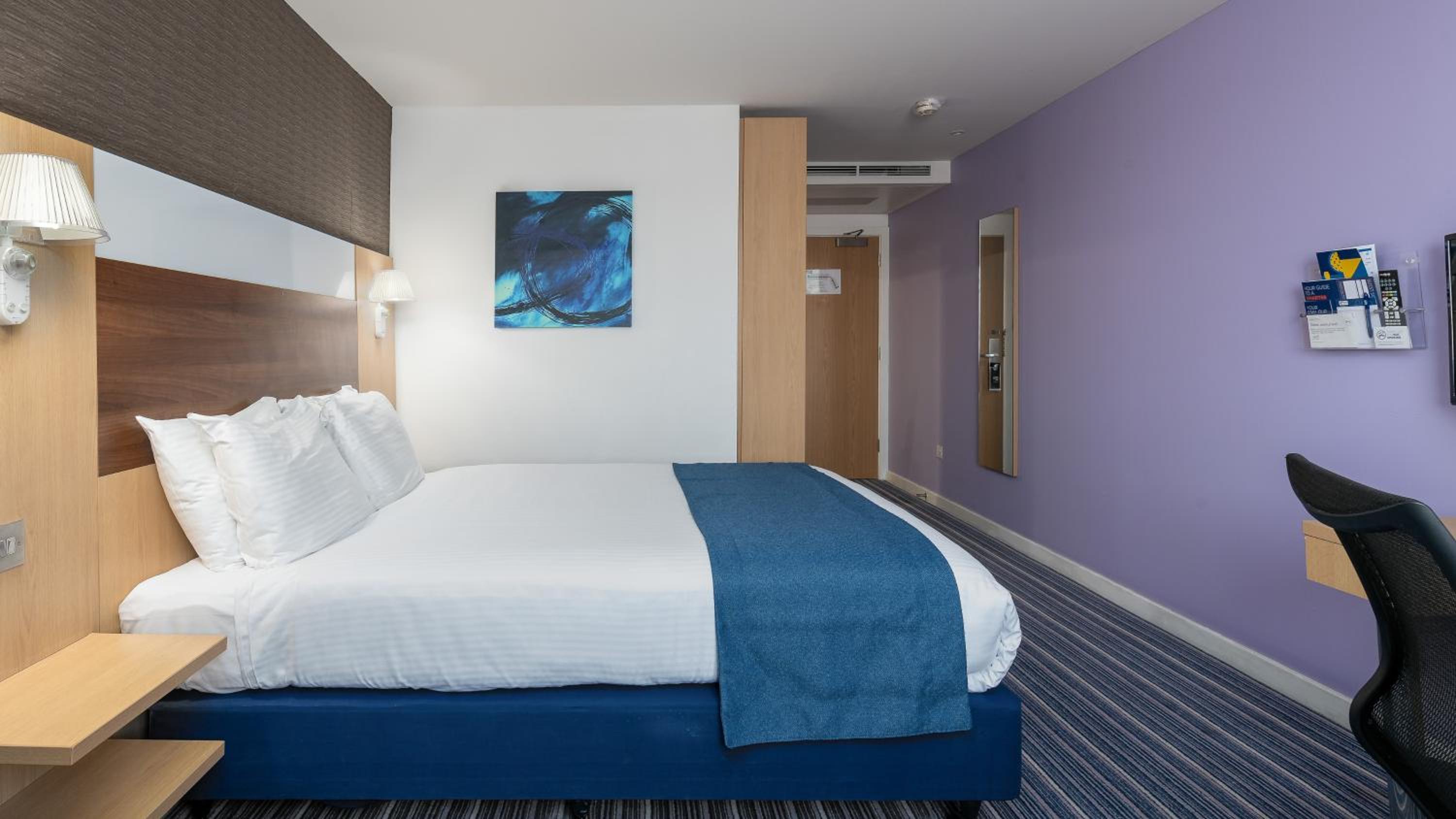 Standard Double Room with Sofa Bed and Free Hot Breakfast - Photo 2