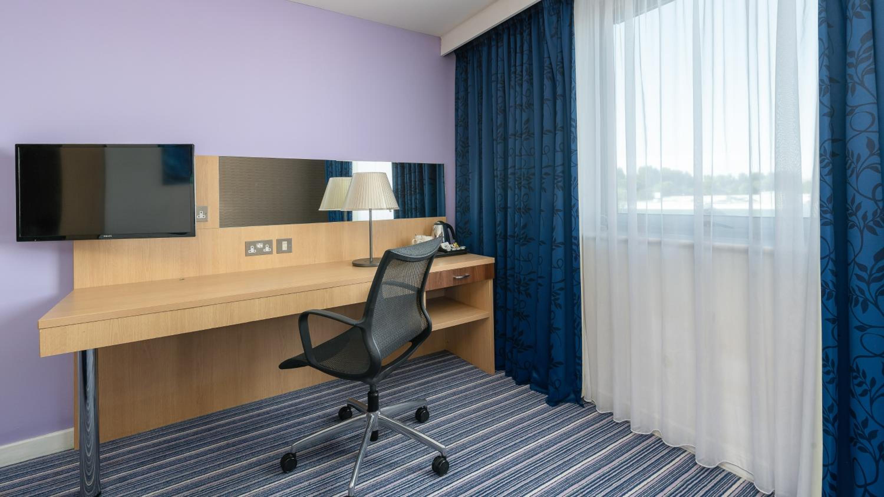 Standard Double Room with Sofa Bed and Free Hot Breakfast - Photo 4