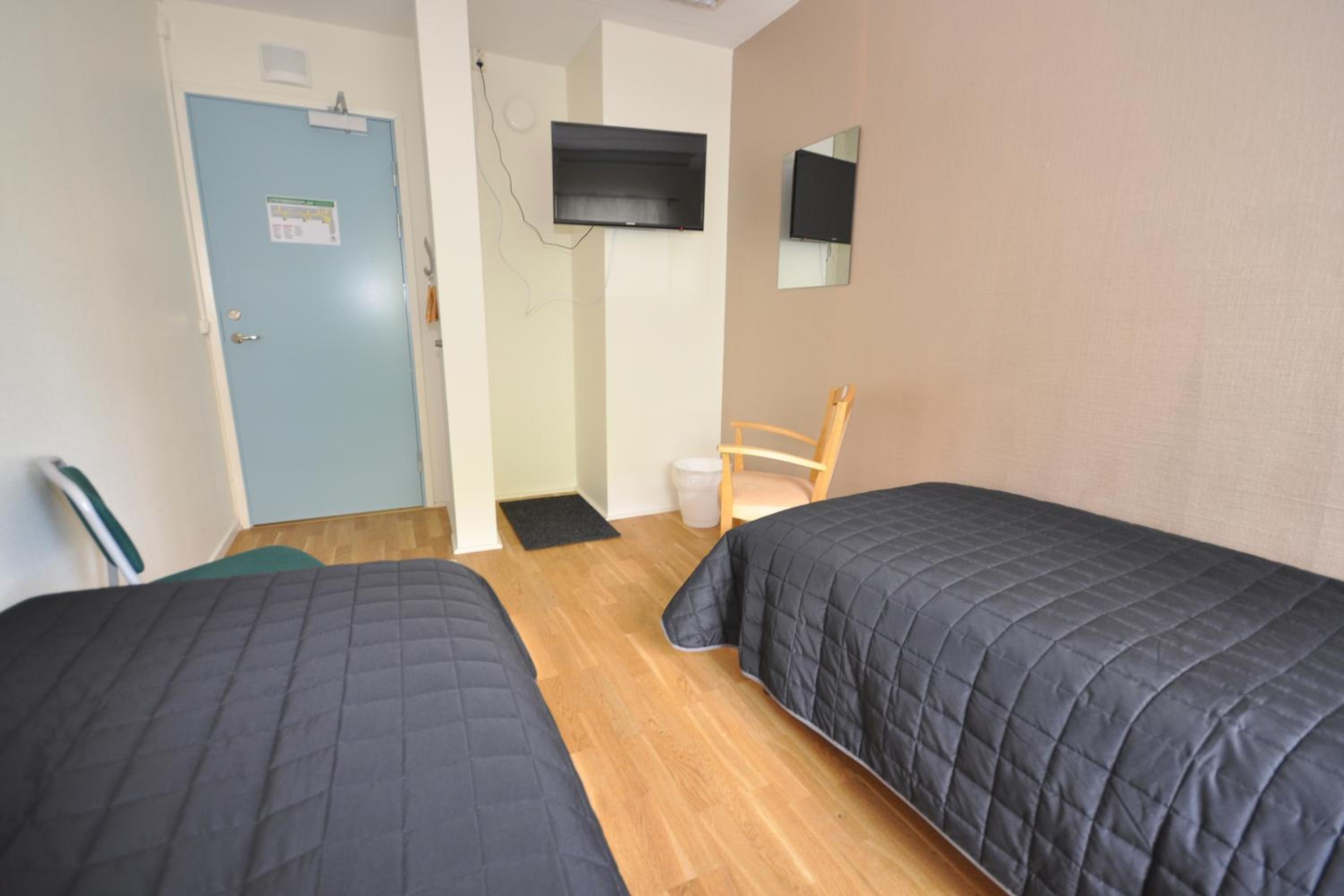 Twin Room - Photo 2