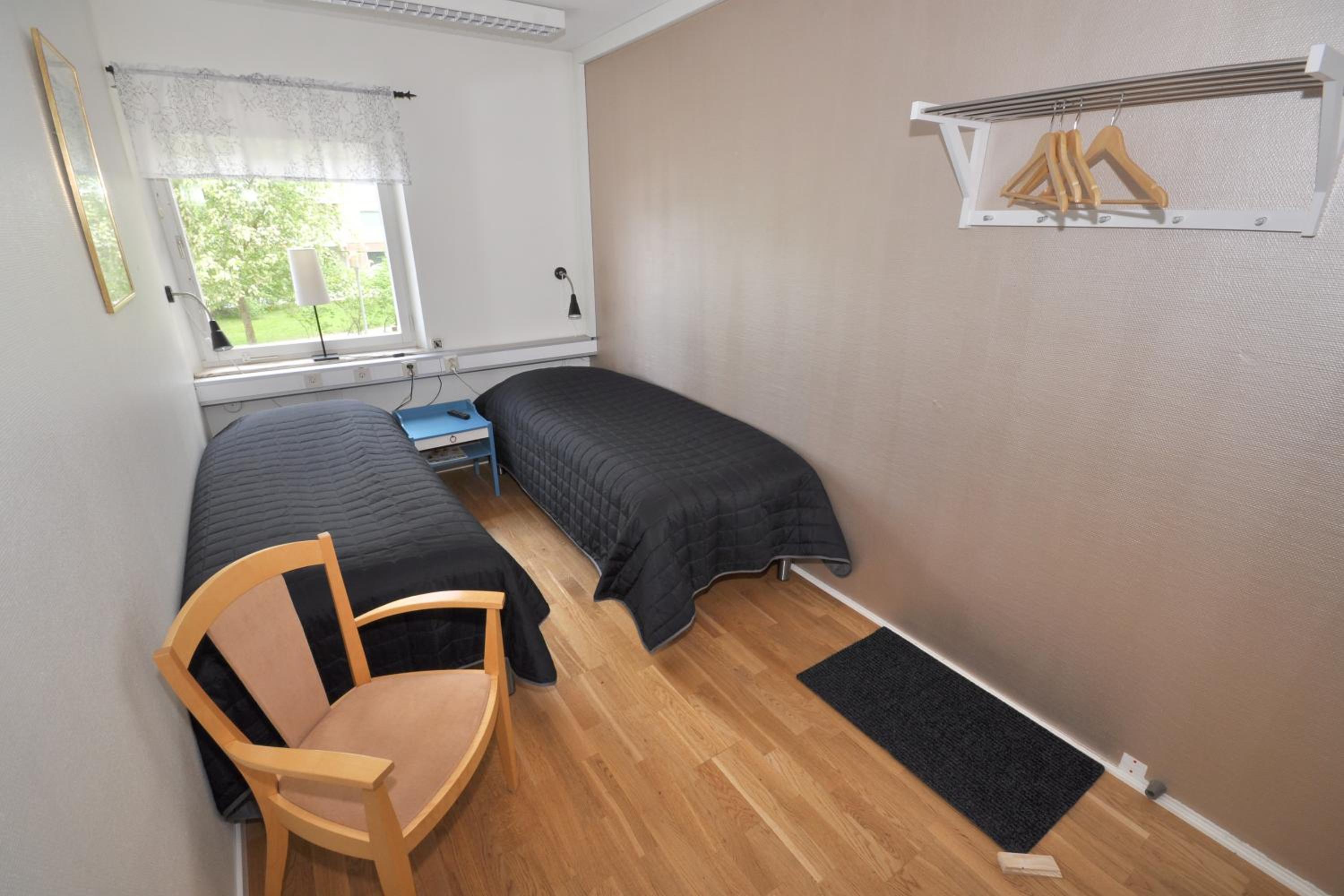 Twin Room - Photo 3