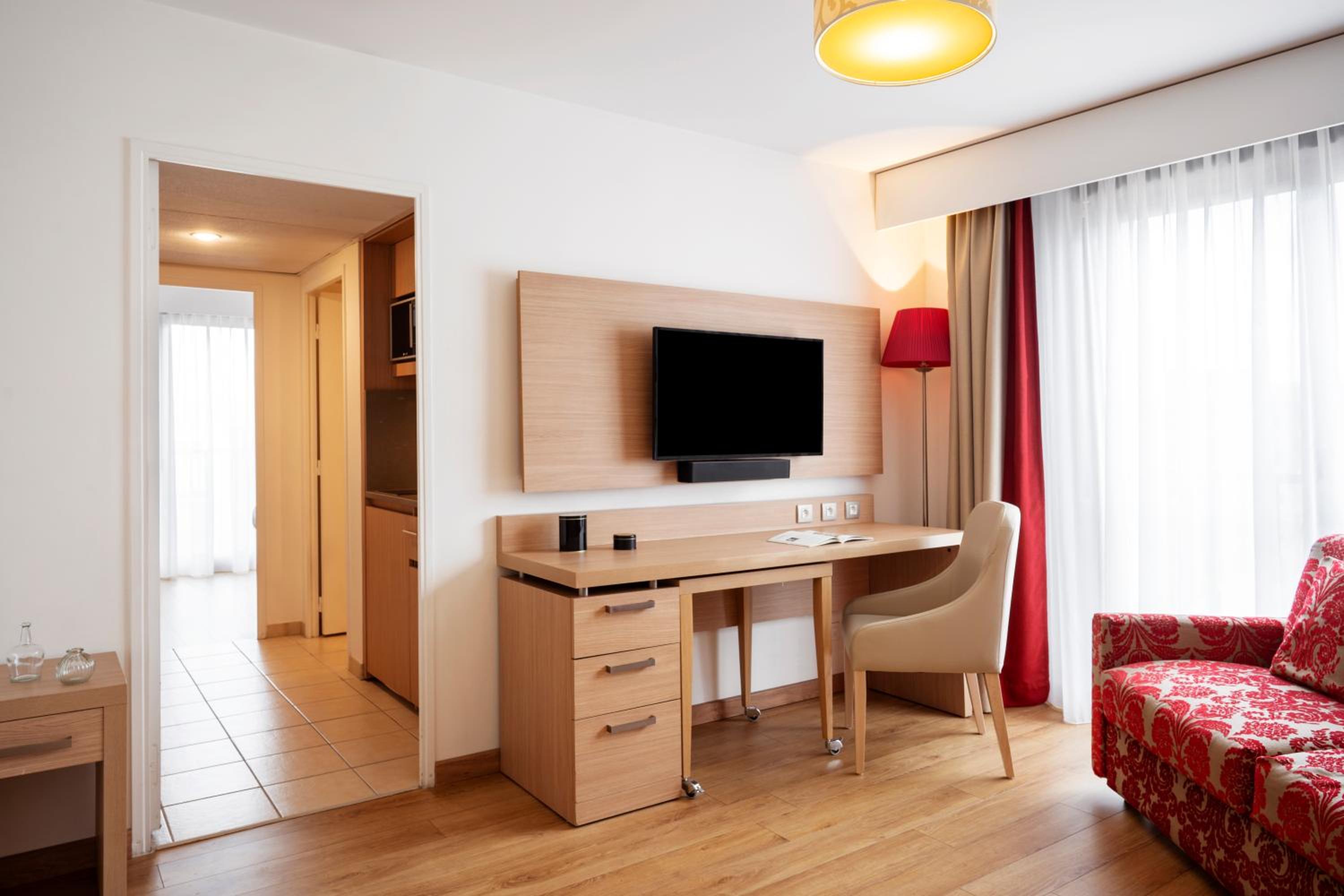 One-Bedroom Apartment (4 Adults) - Photo 1