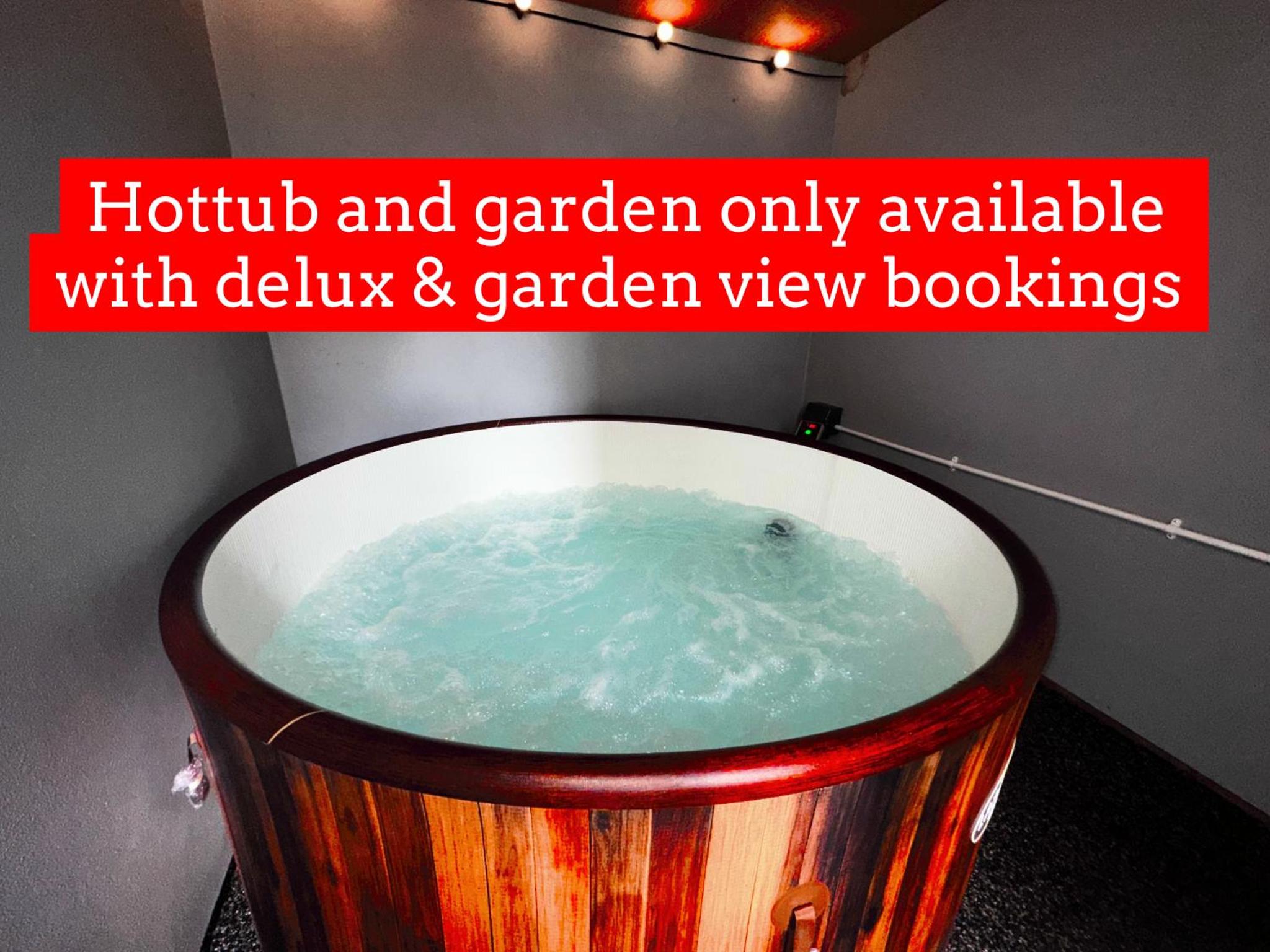 delux suite with spa bath and hot tub garden  - Photo 5