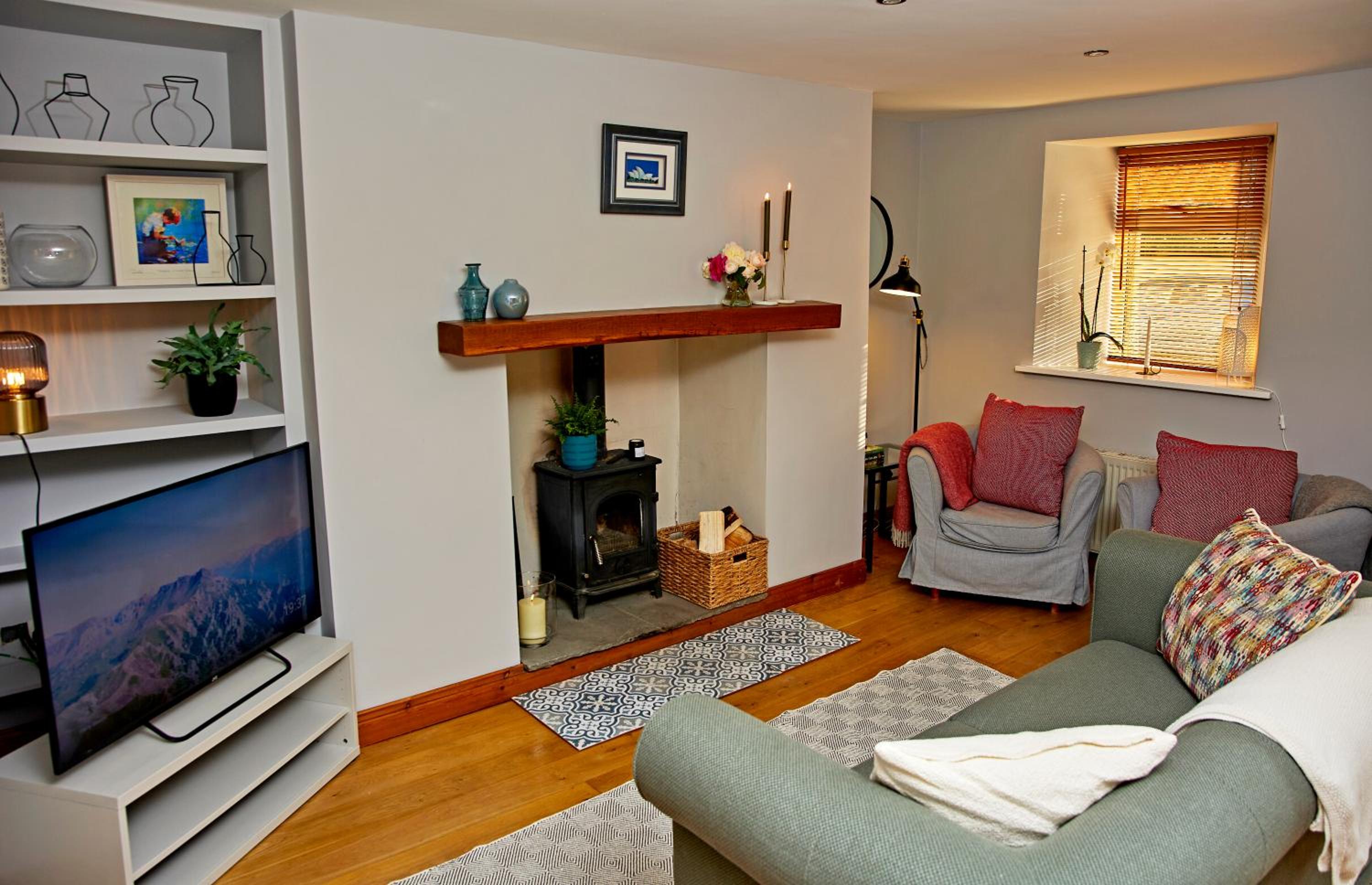 Three-Bedroom House photo 2