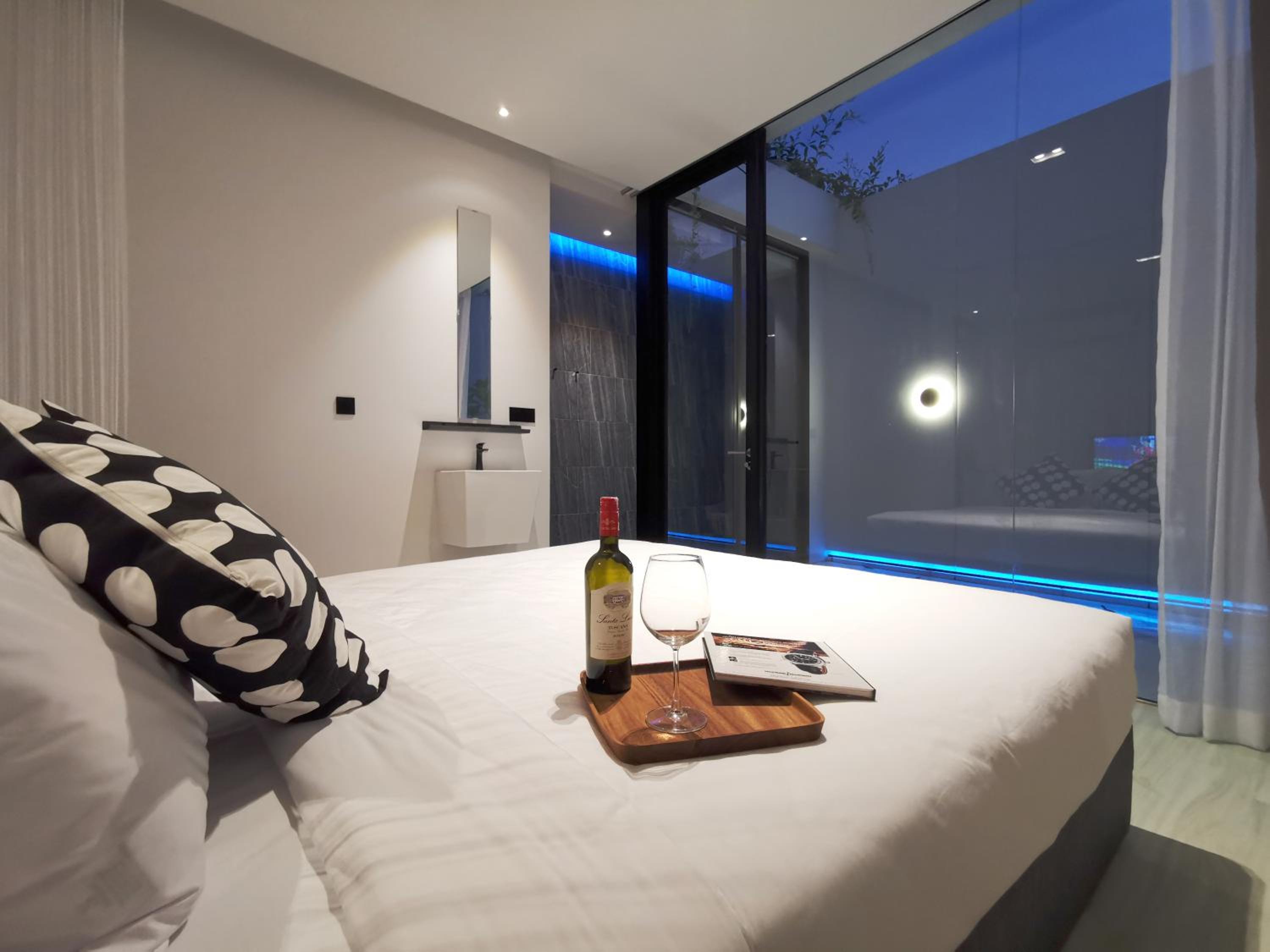 Standard Double Room - Photo 10
