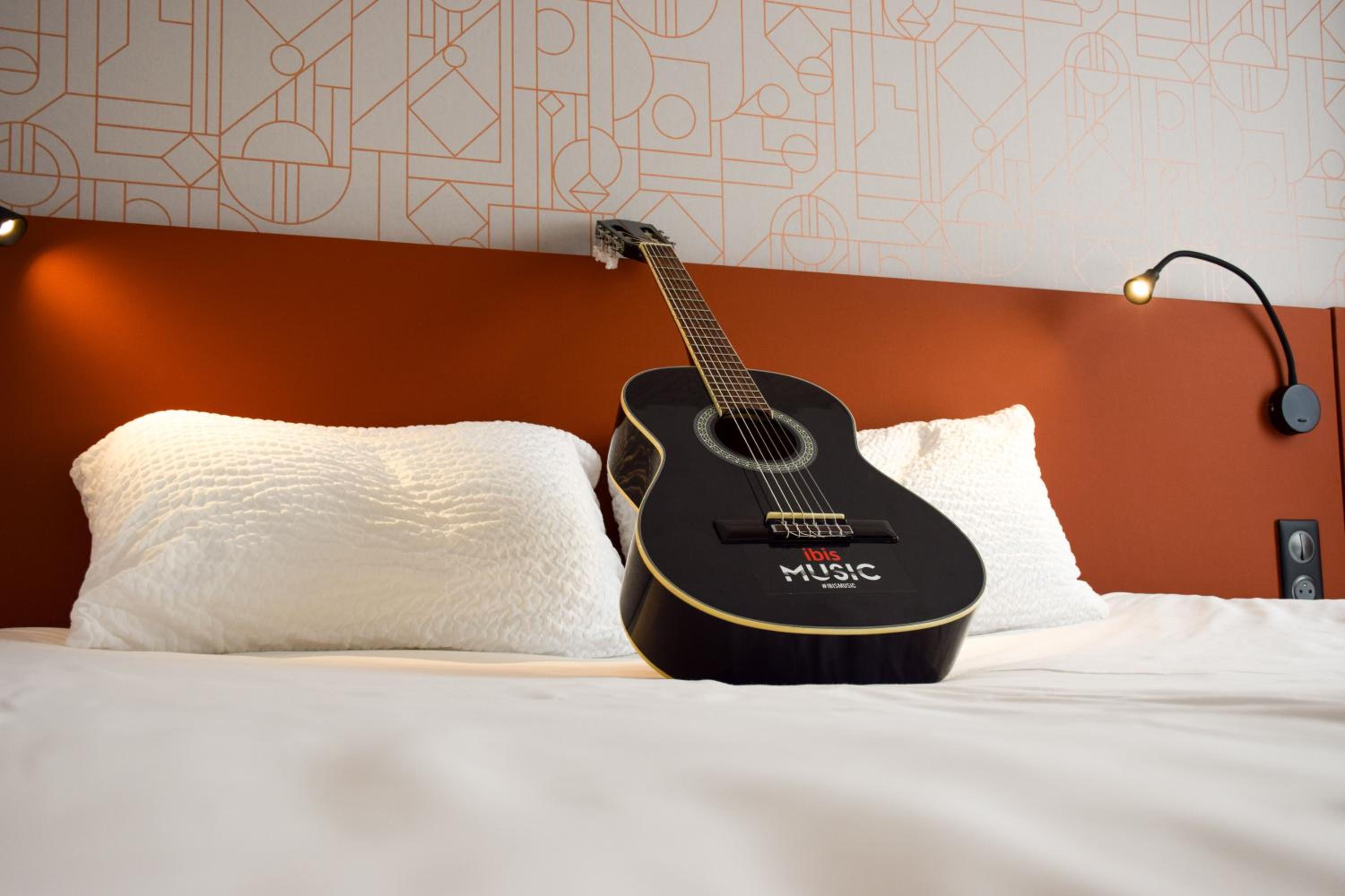Standard Double Room - Photo 12