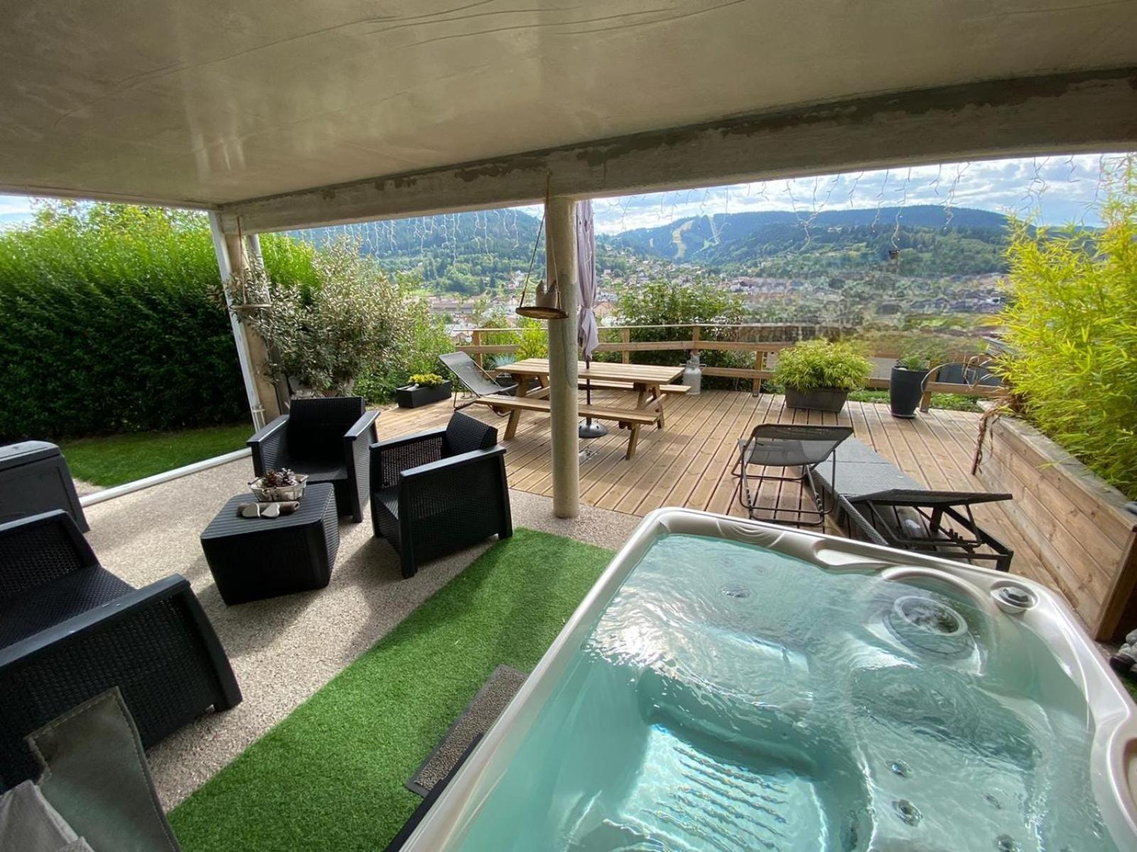 Double Room with Terrace and Private Hot Tub photo 3