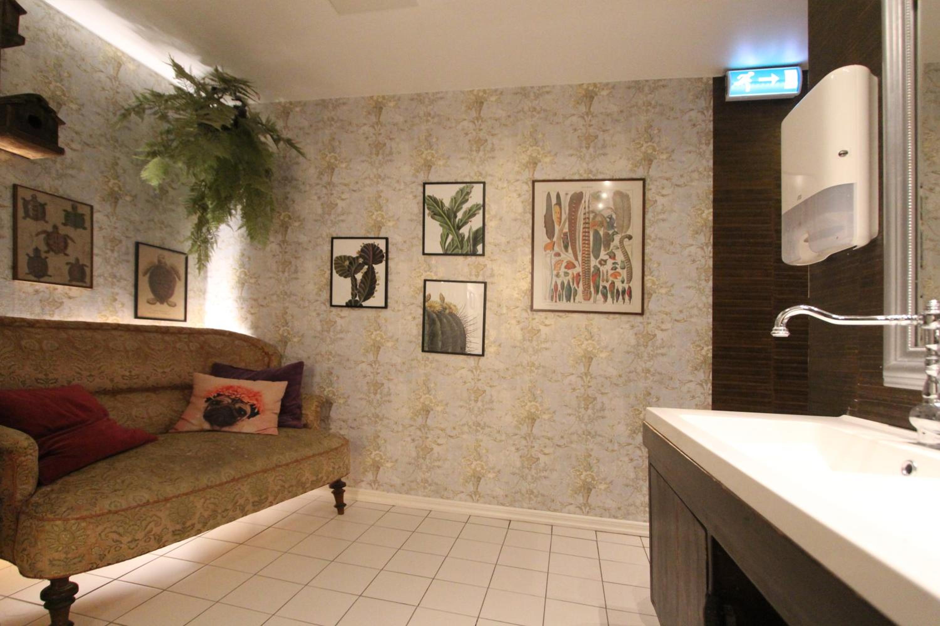 Twin Room with Shared Bathroom - Photo 2