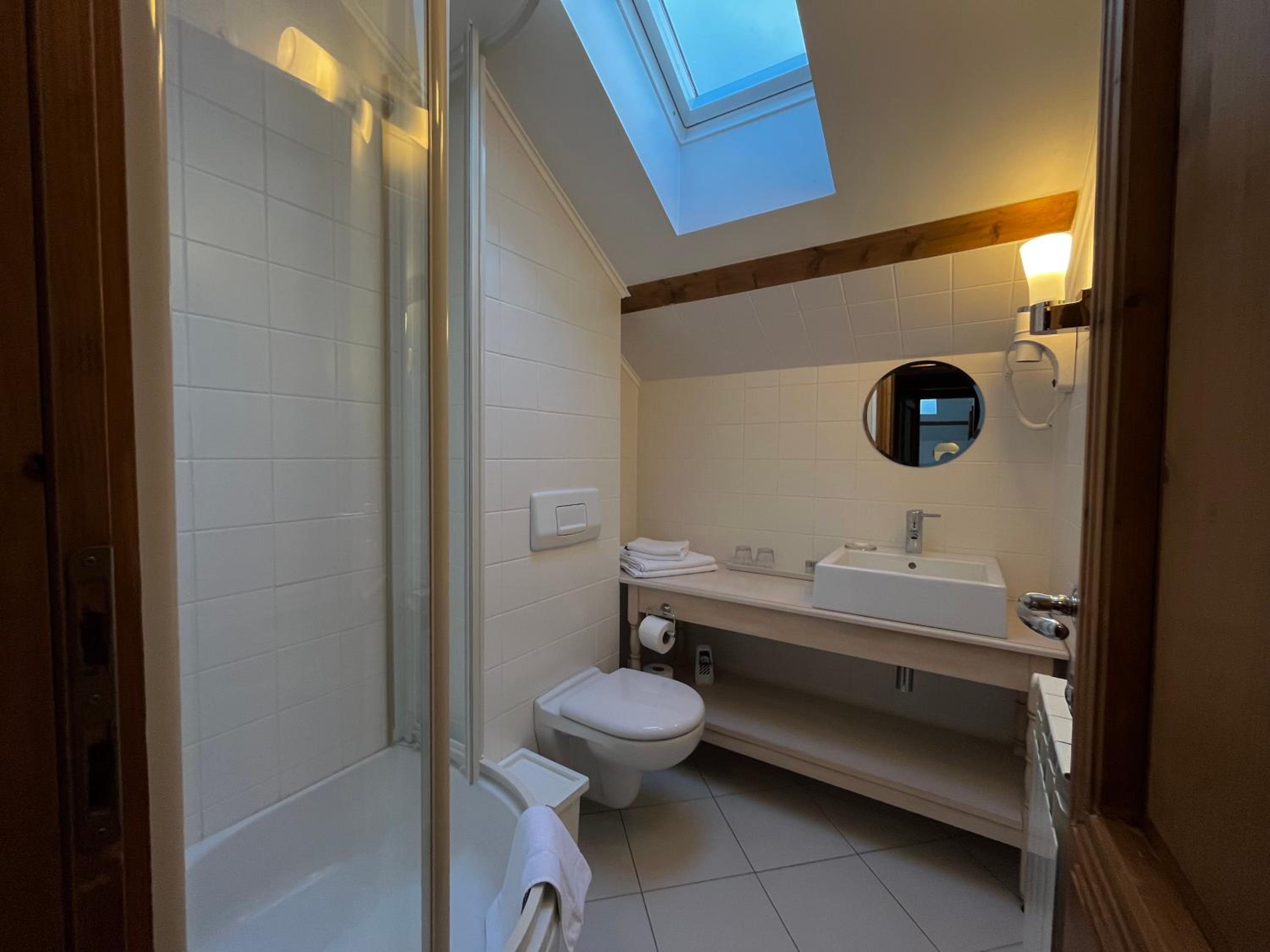 Double Room - Photo 8