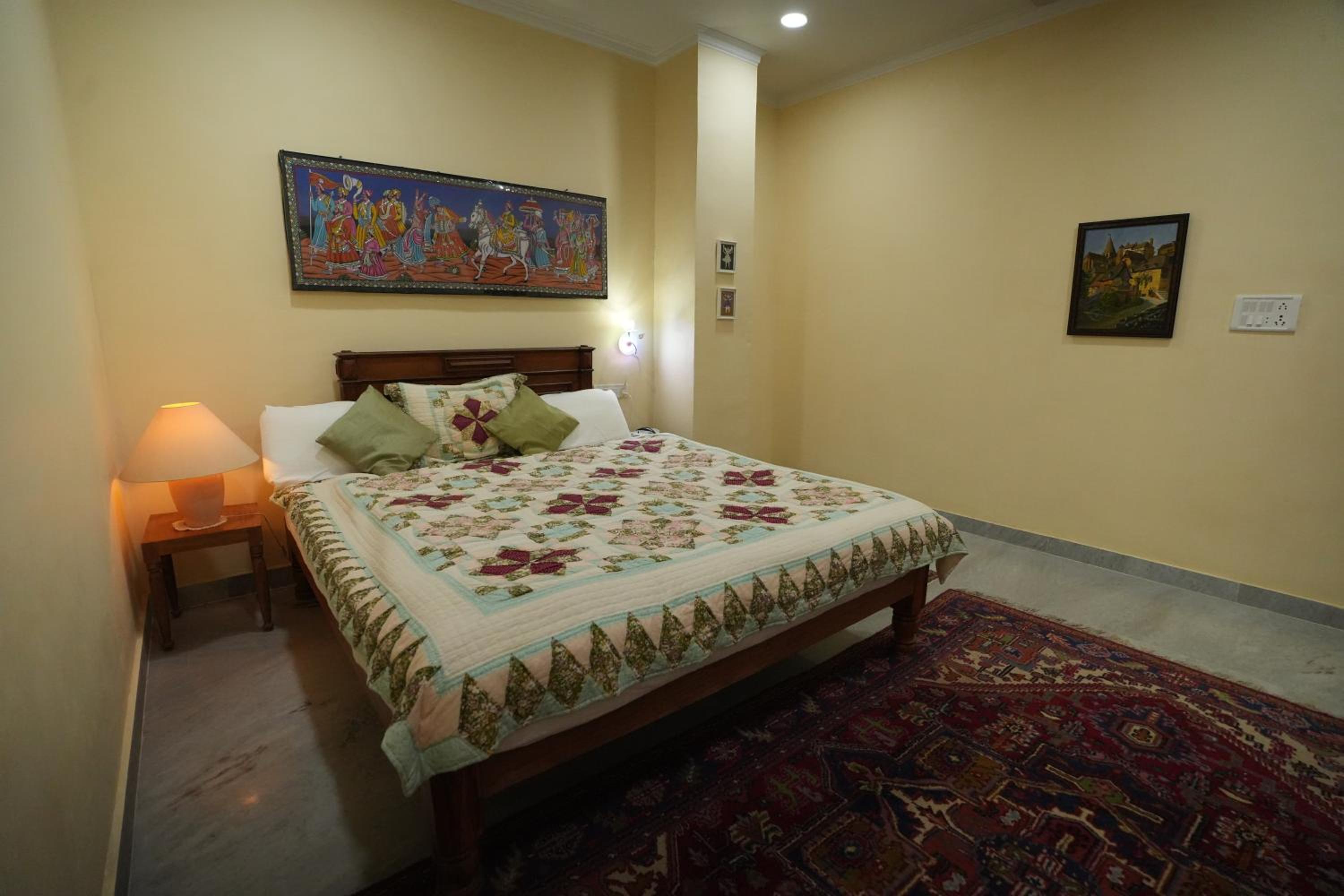 Deluxe Double Room with Bath - Photo 4