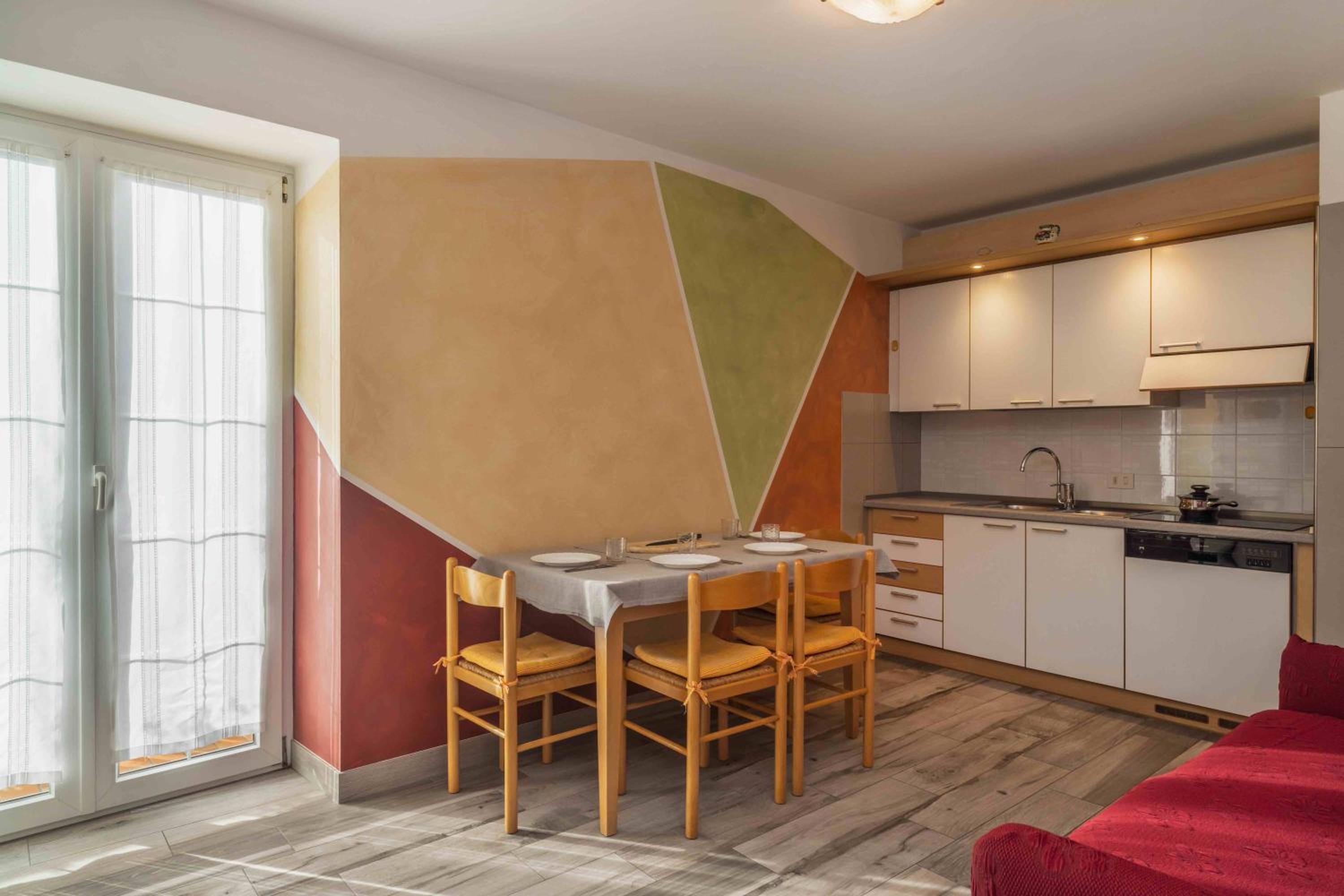 Apartment with Balcony - Photo 8