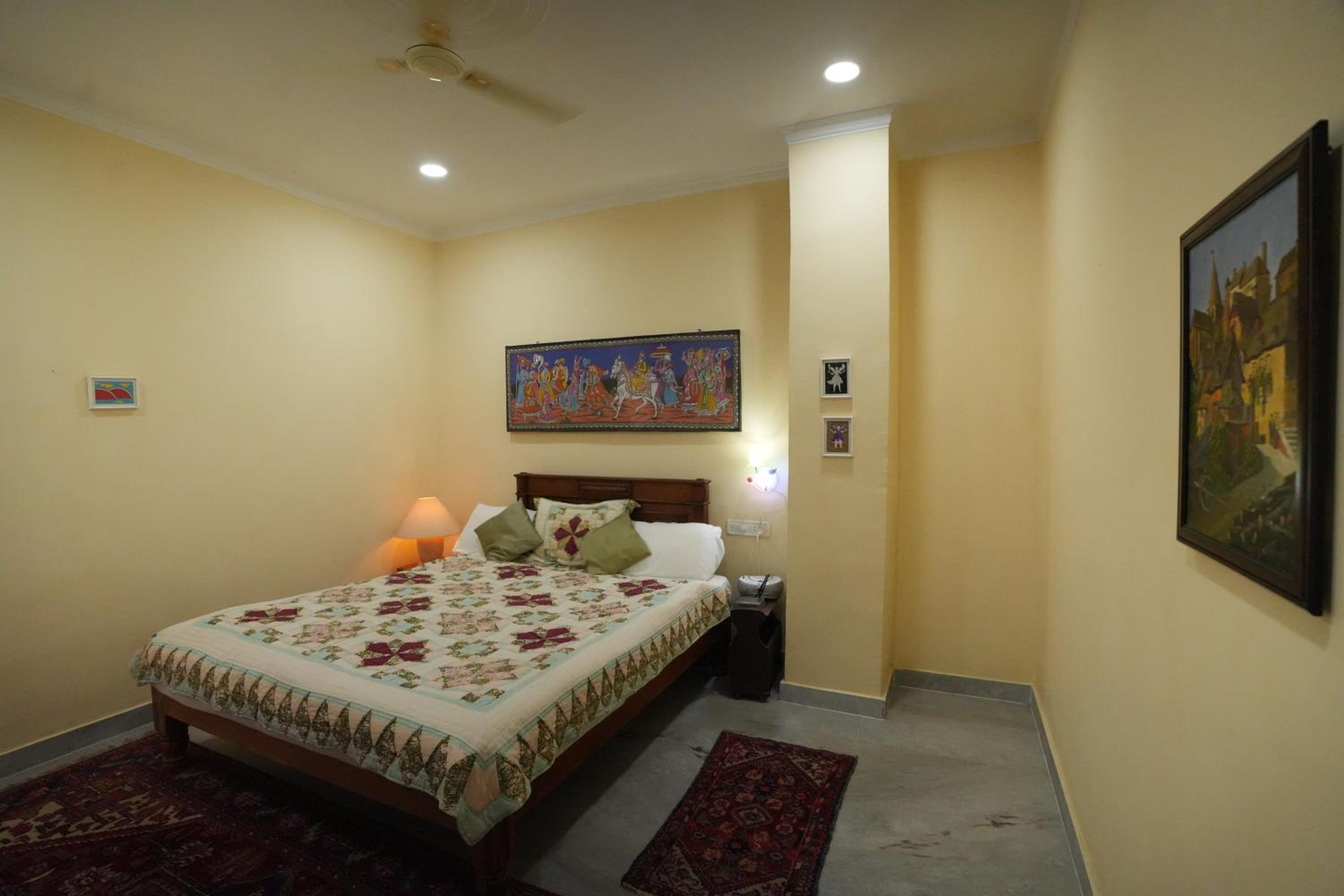 Deluxe Double Room with Bath - Photo 3