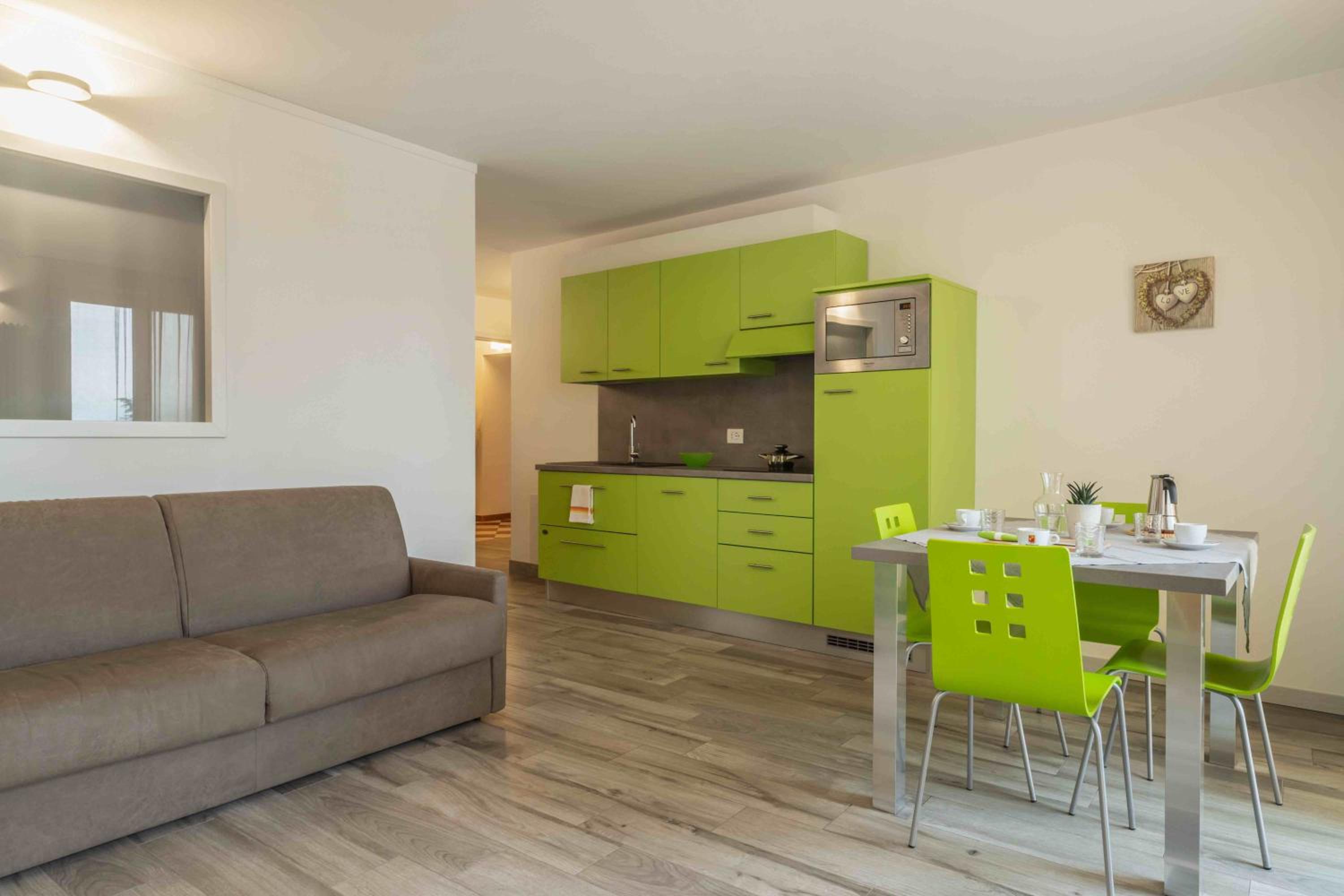 Apartment with Mountain View - Photo 3