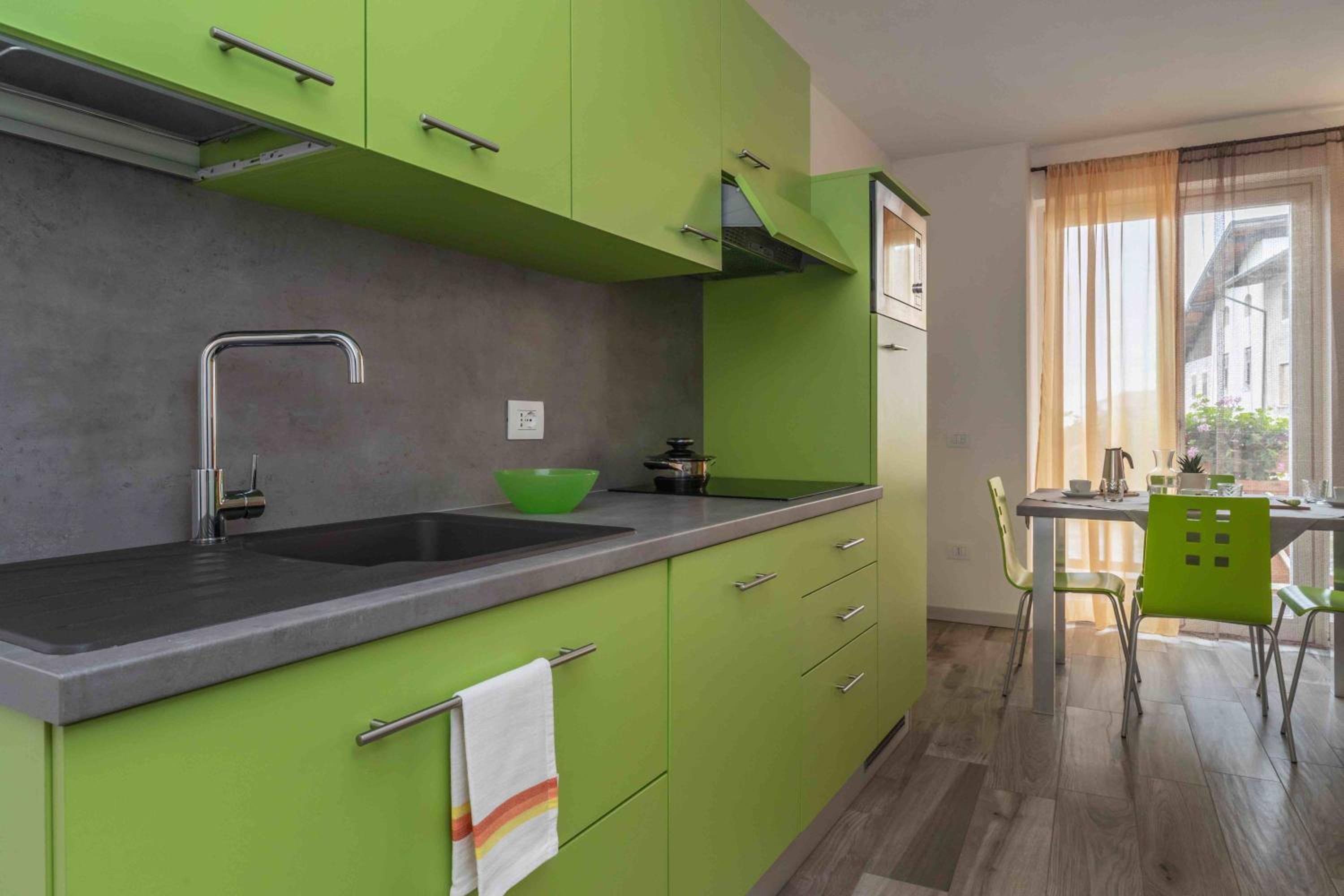 Apartment with Mountain View - Photo 4