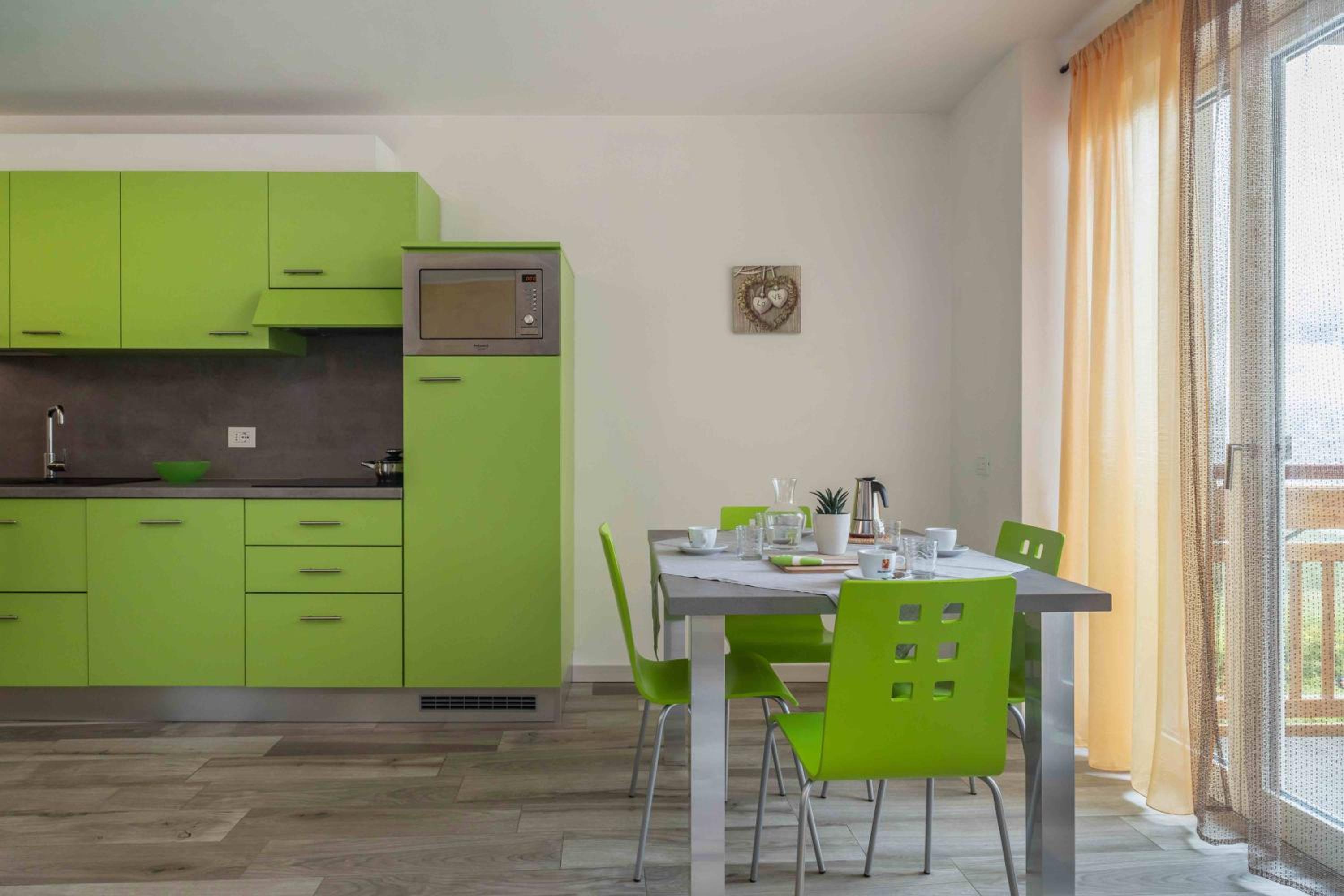 Apartment with Mountain View - Photo 2