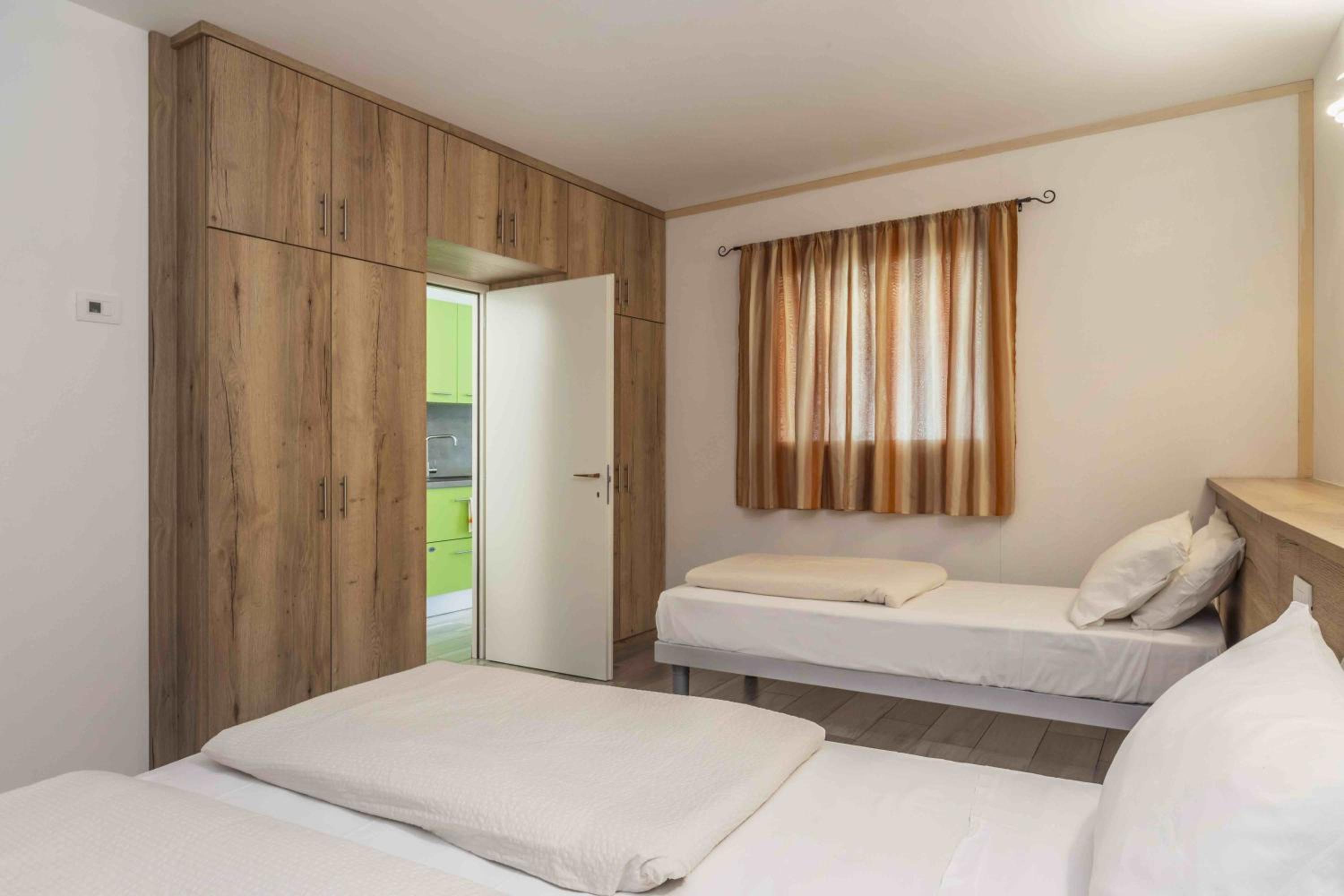 Apartment with Mountain View - Photo 8