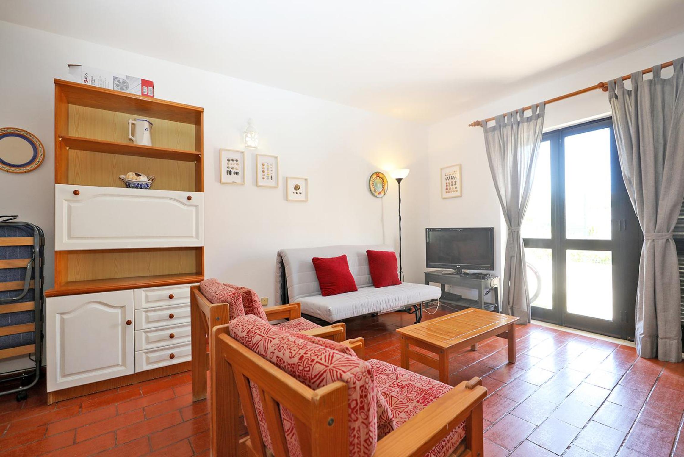 One-Bedroom Apartment - Photo 12