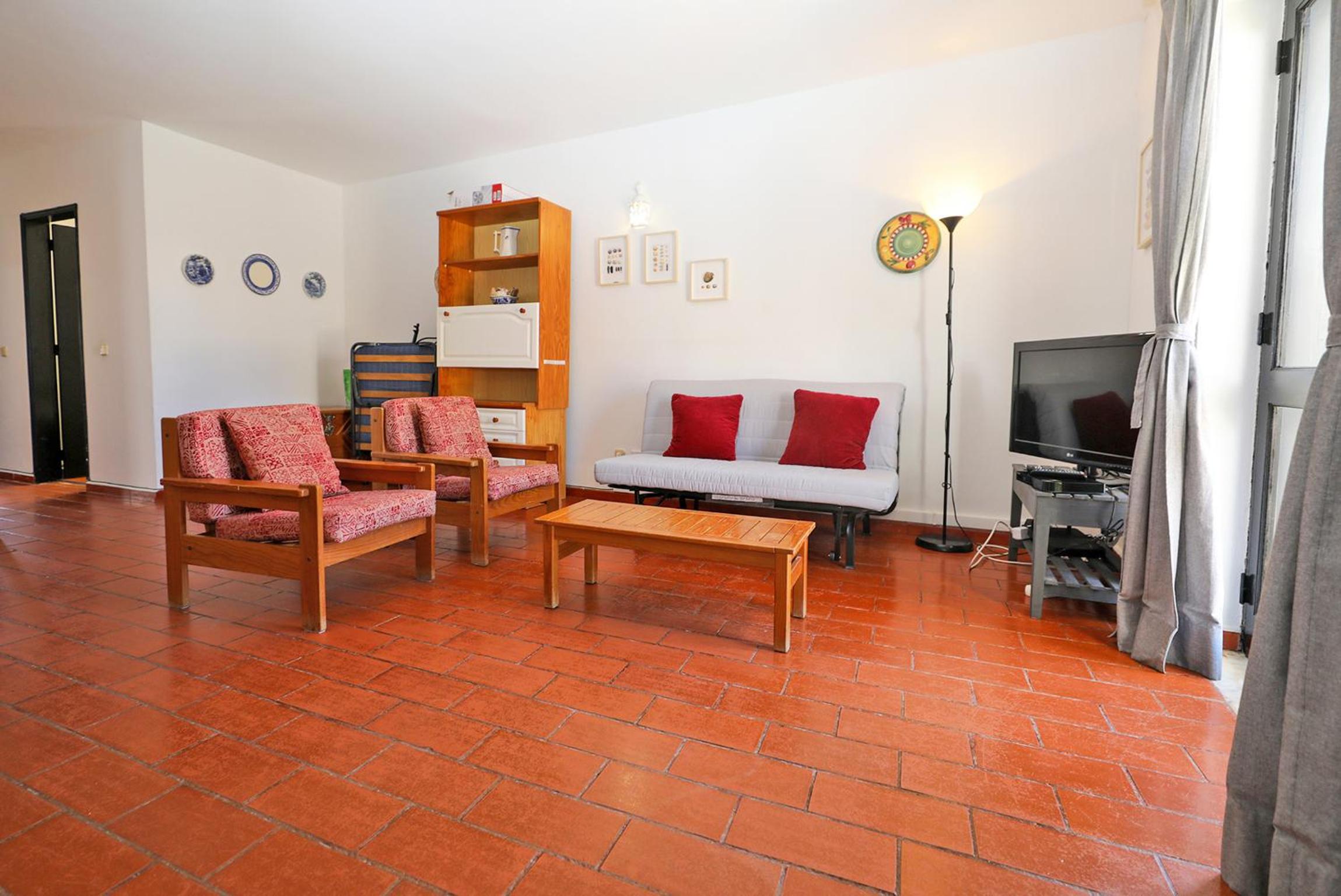 One-Bedroom Apartment - Photo 30