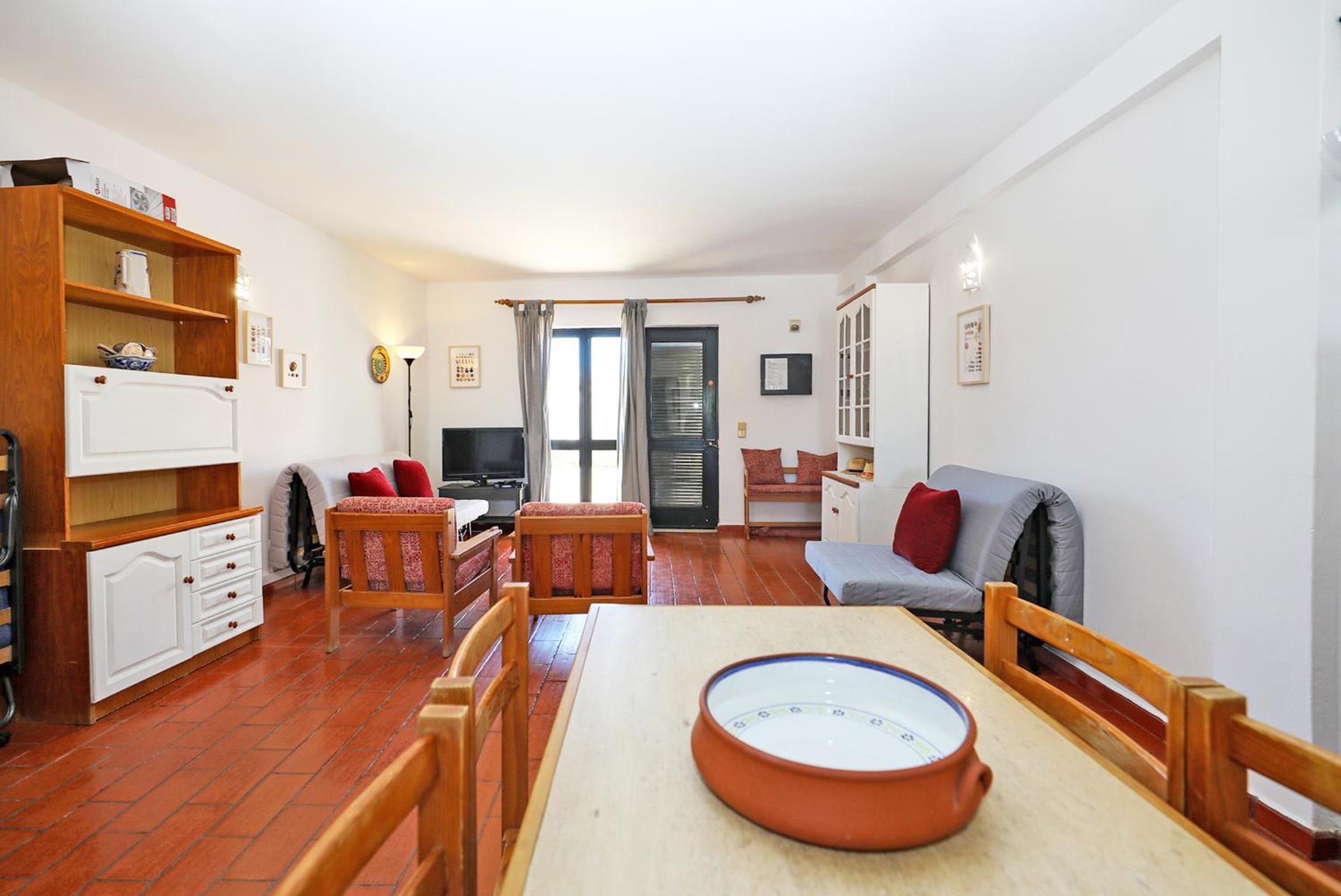 One-Bedroom Apartment - Photo 5