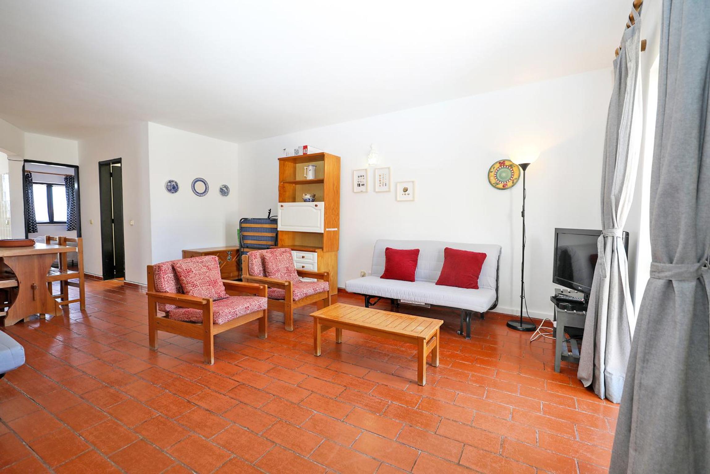 One-Bedroom Apartment - Photo 6