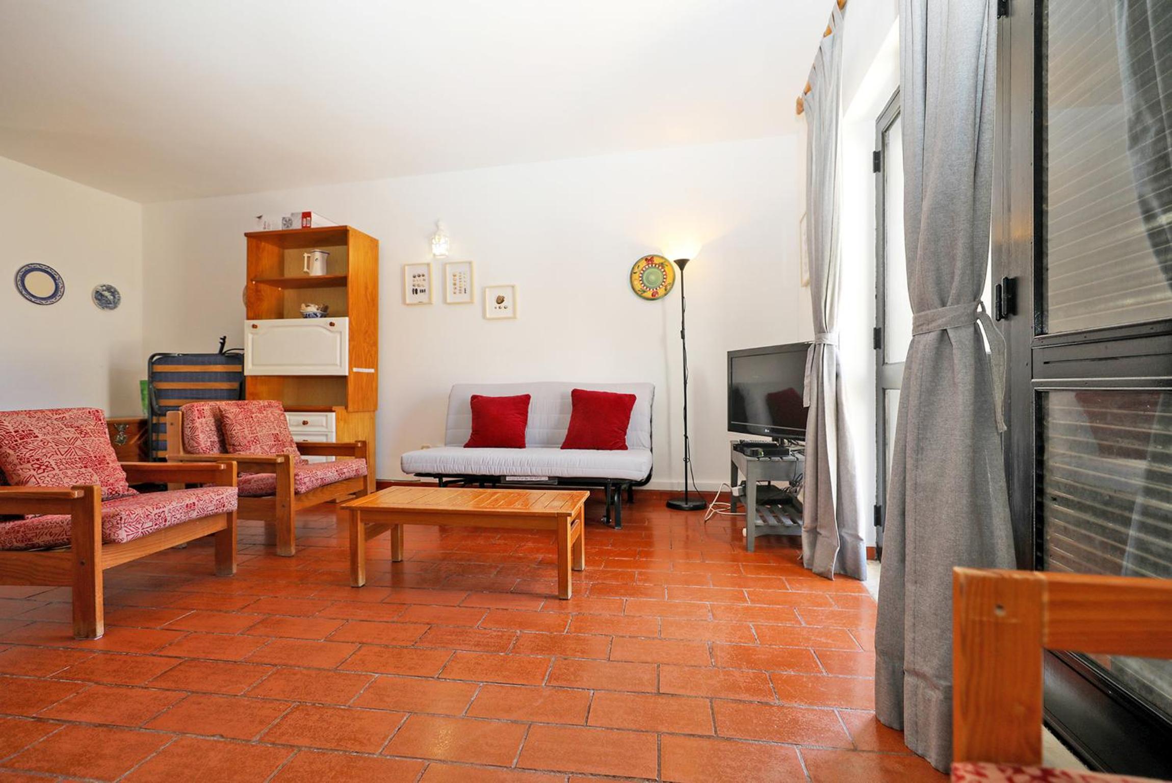 One-Bedroom Apartment - Photo 9