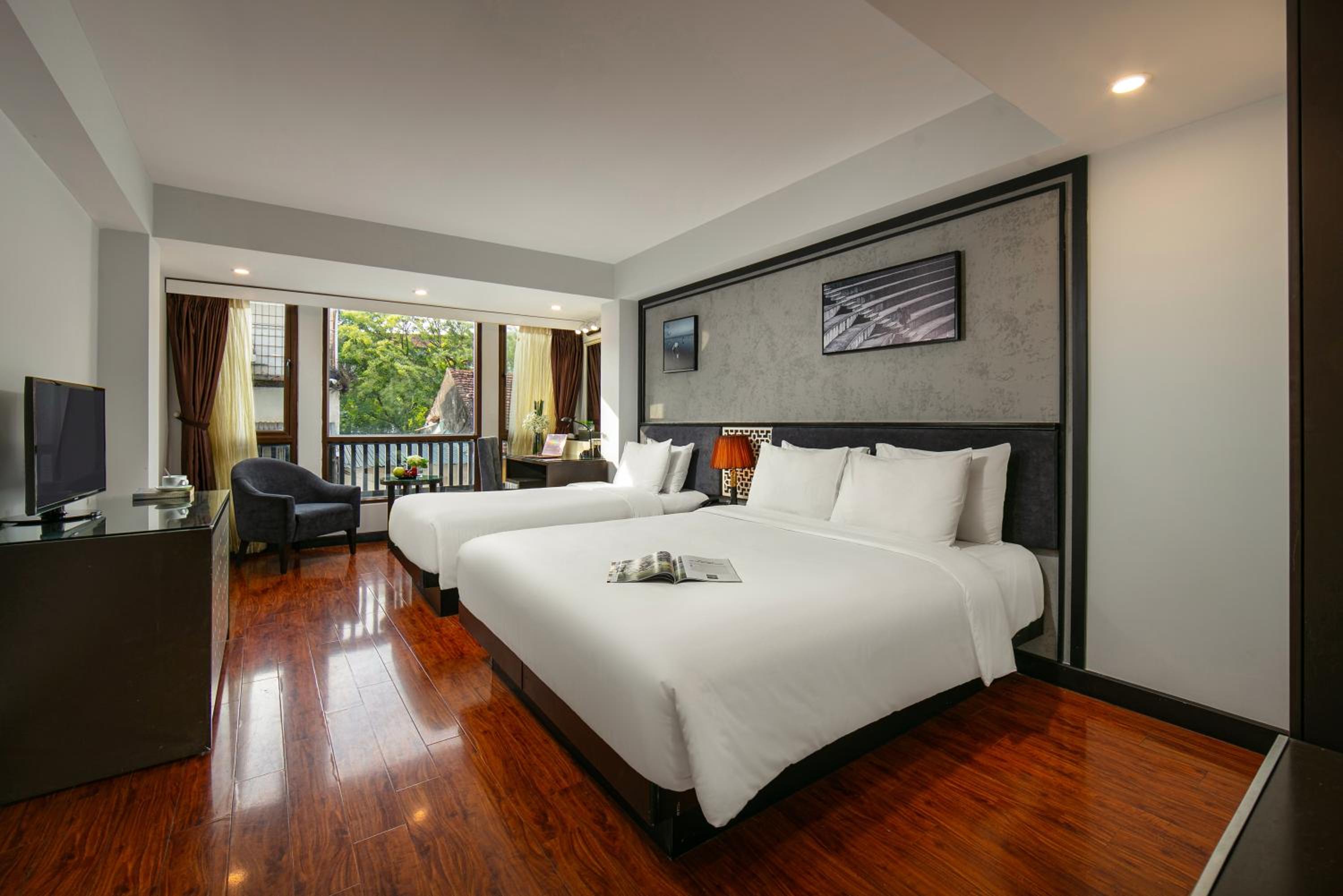 Family Room with City View 