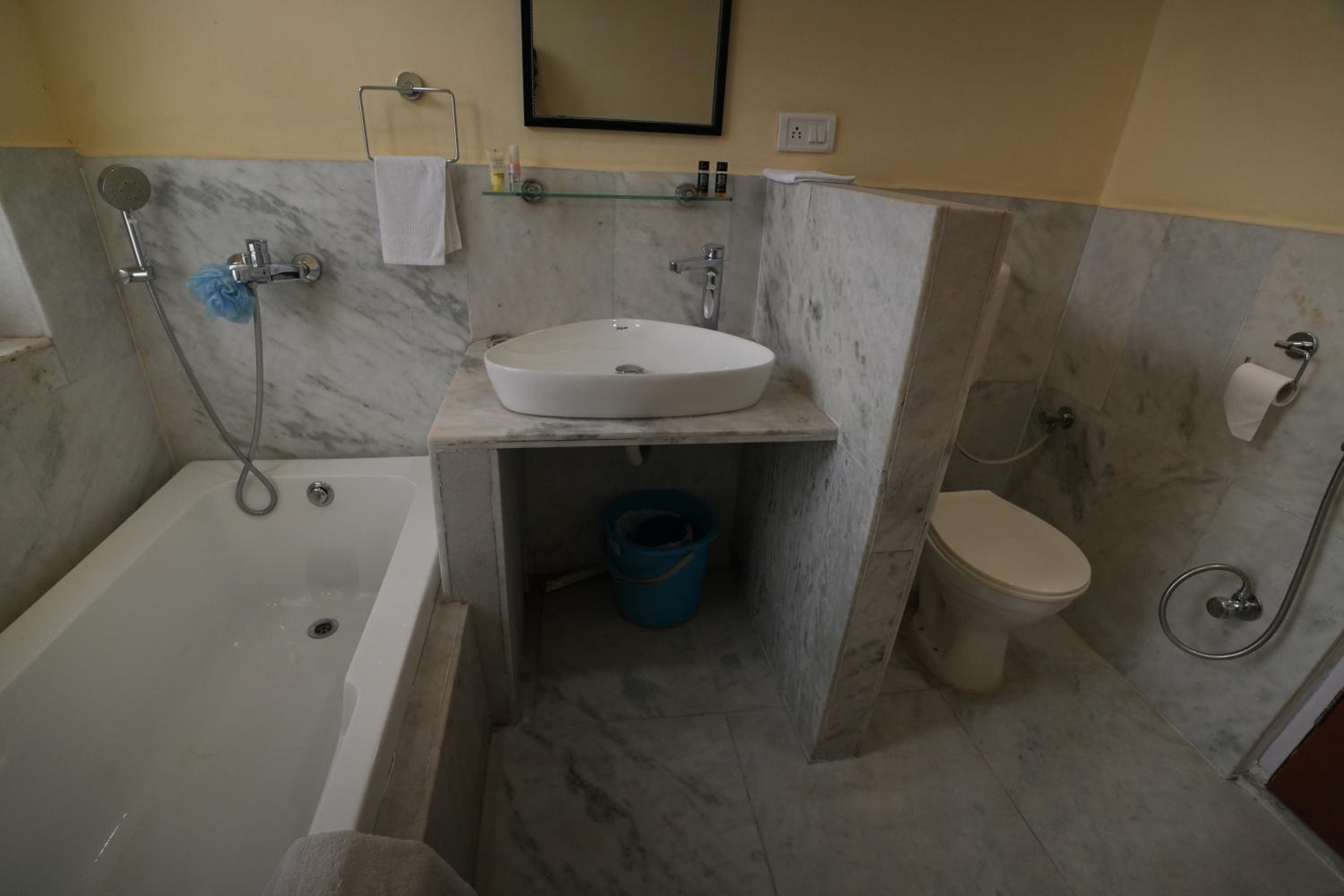 Deluxe Double Room with Bath - Photo 2