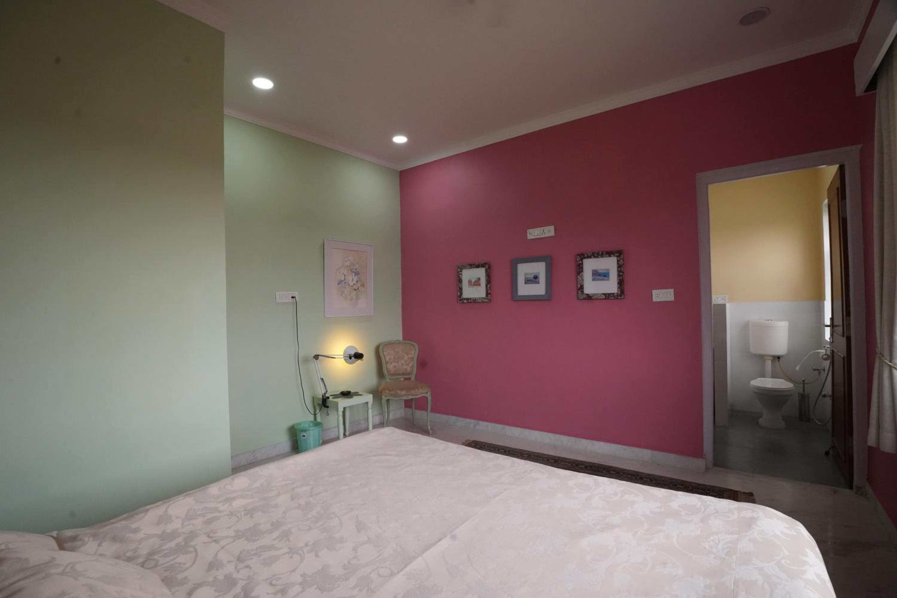 Deluxe Double Room with Shower - Photo 4