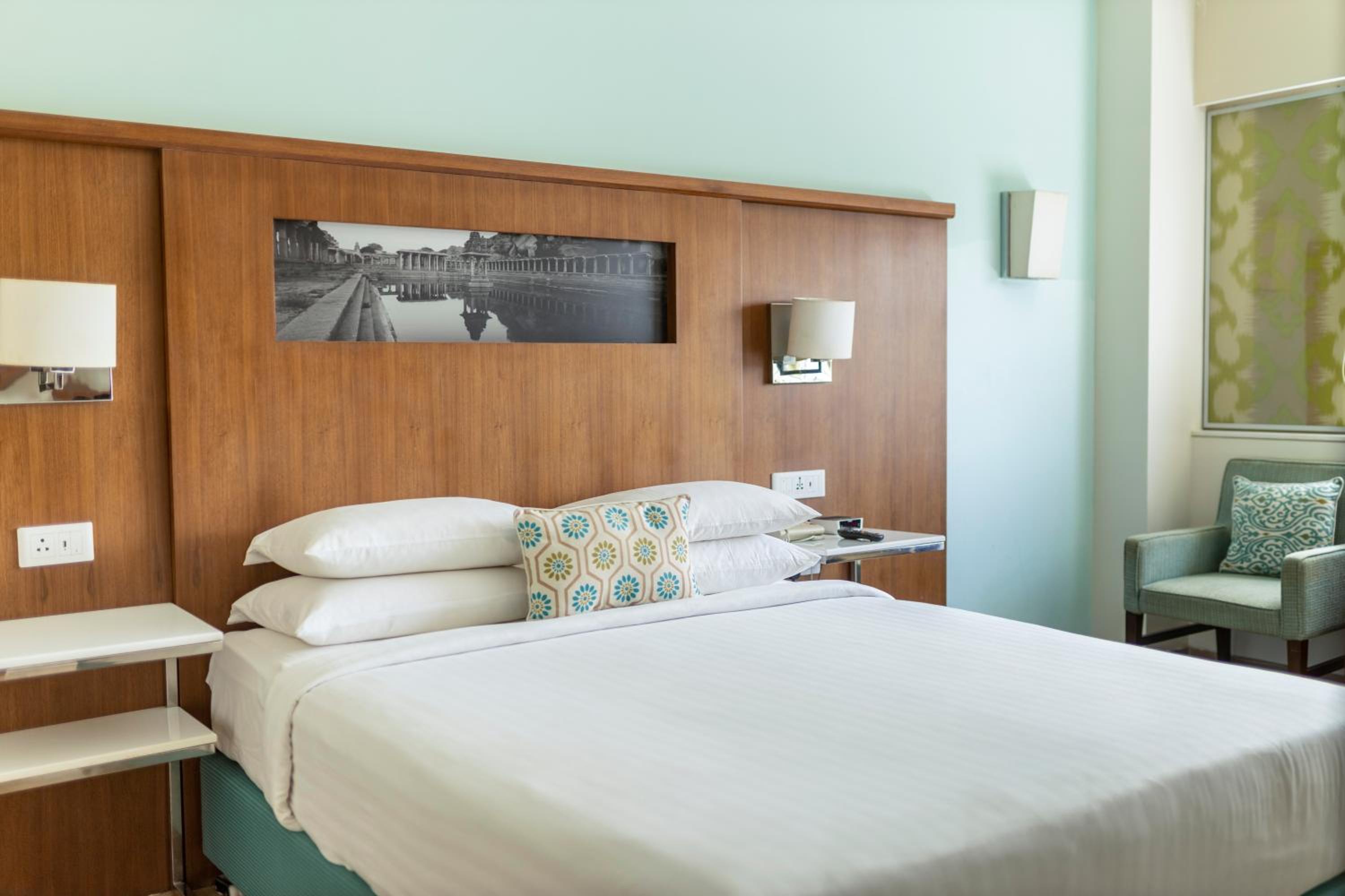 Premium Room, Guest room, 1 Queen, Mountain view