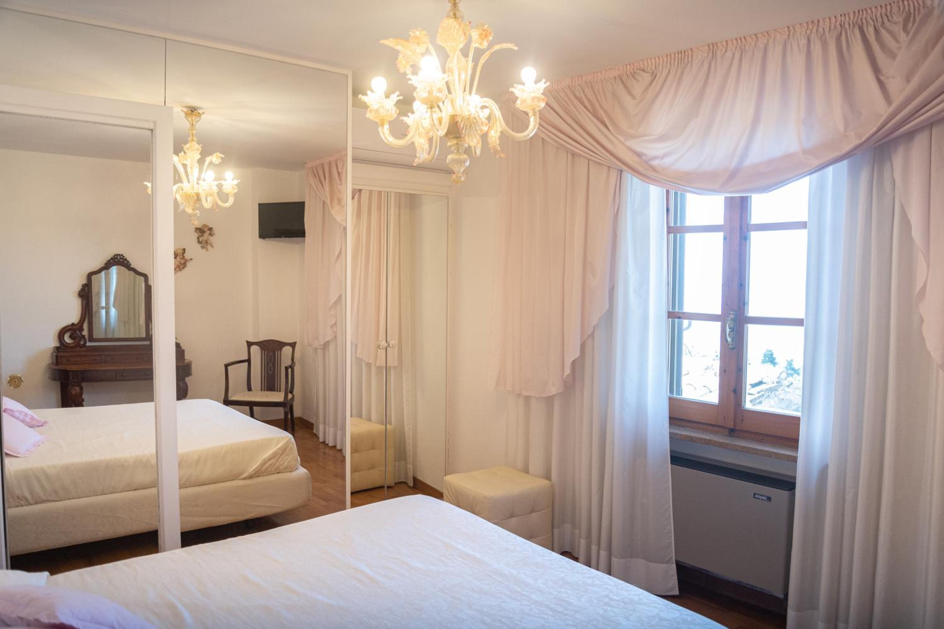 Deluxe Double Room with Private Bathroom