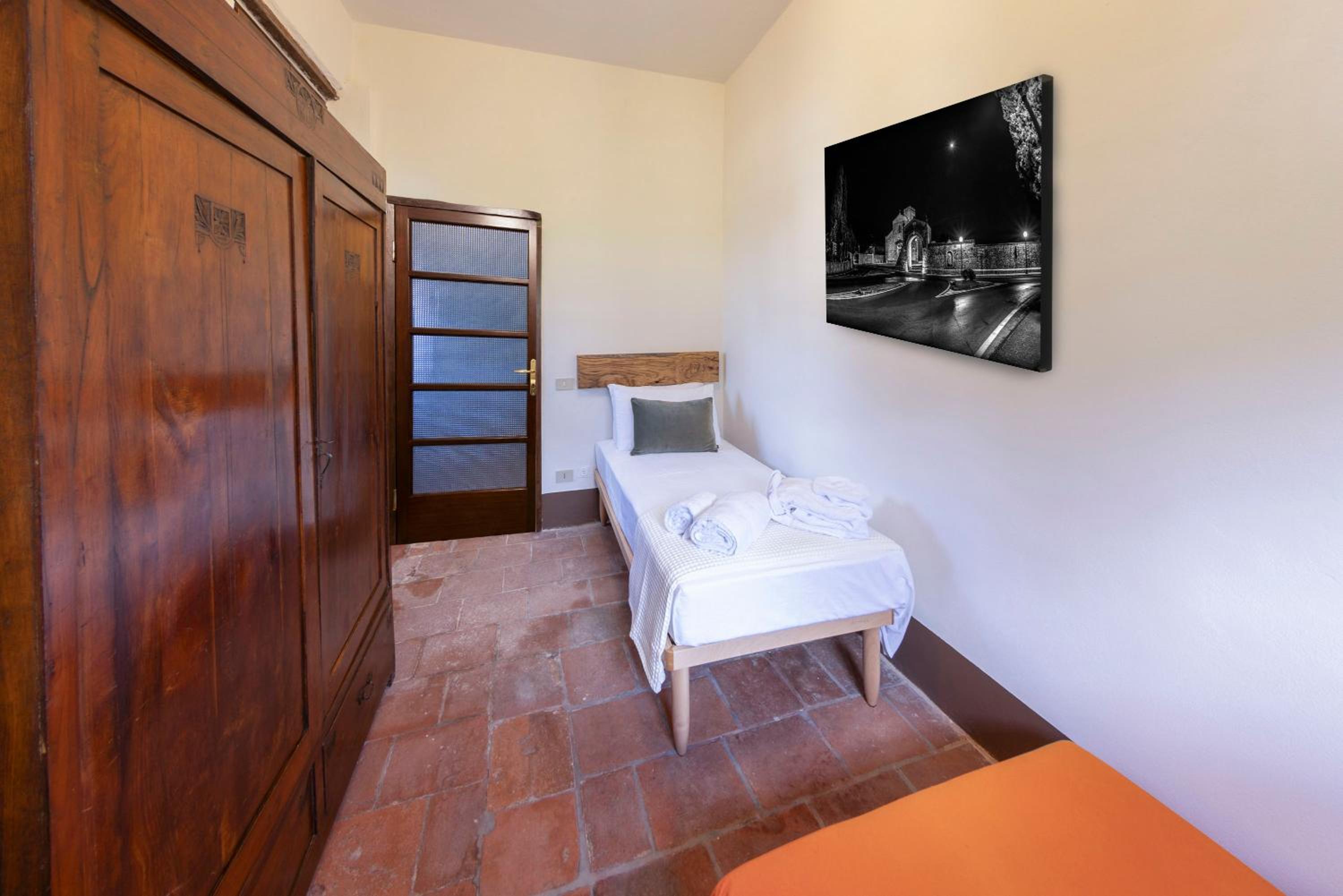 Single Room photo 2