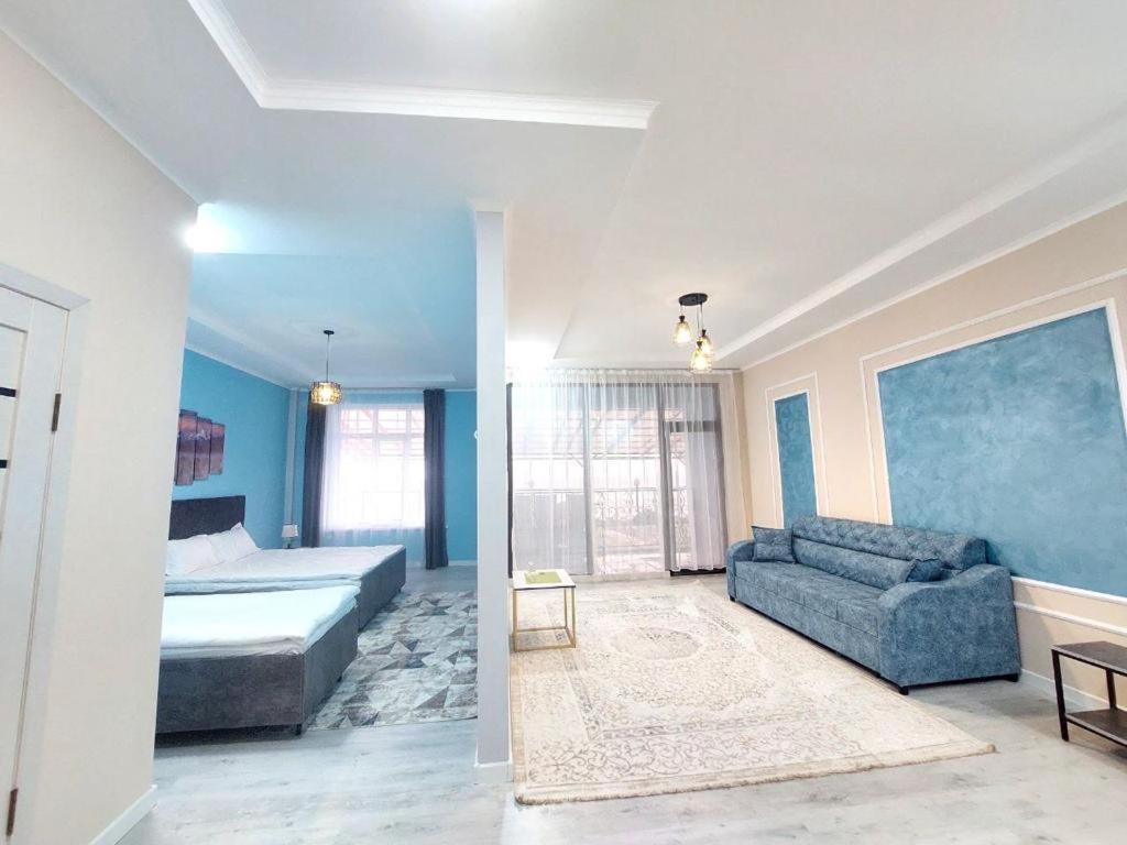 Family Room with Lake View photo 2