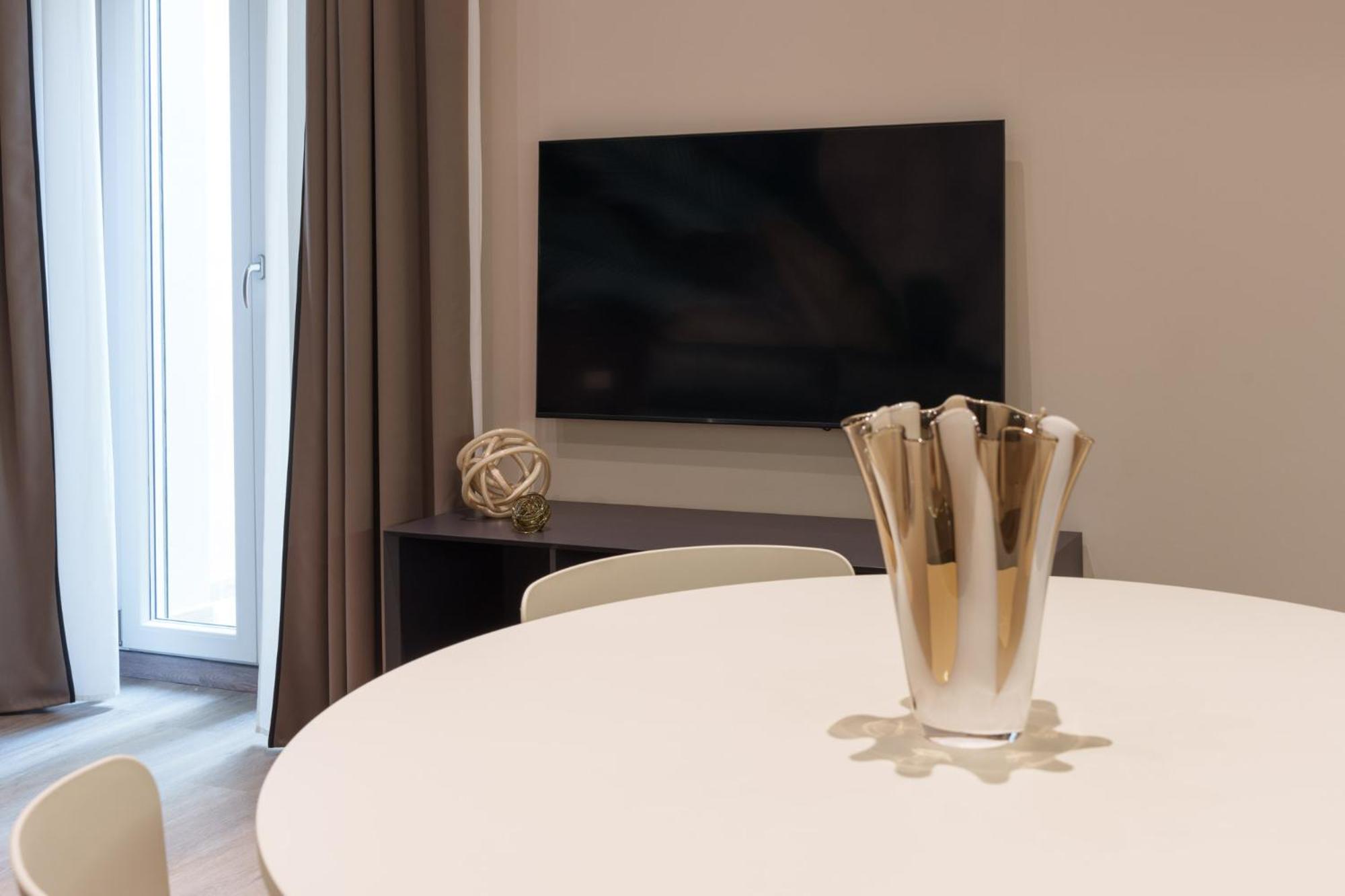 Superior Suite - Photo 13