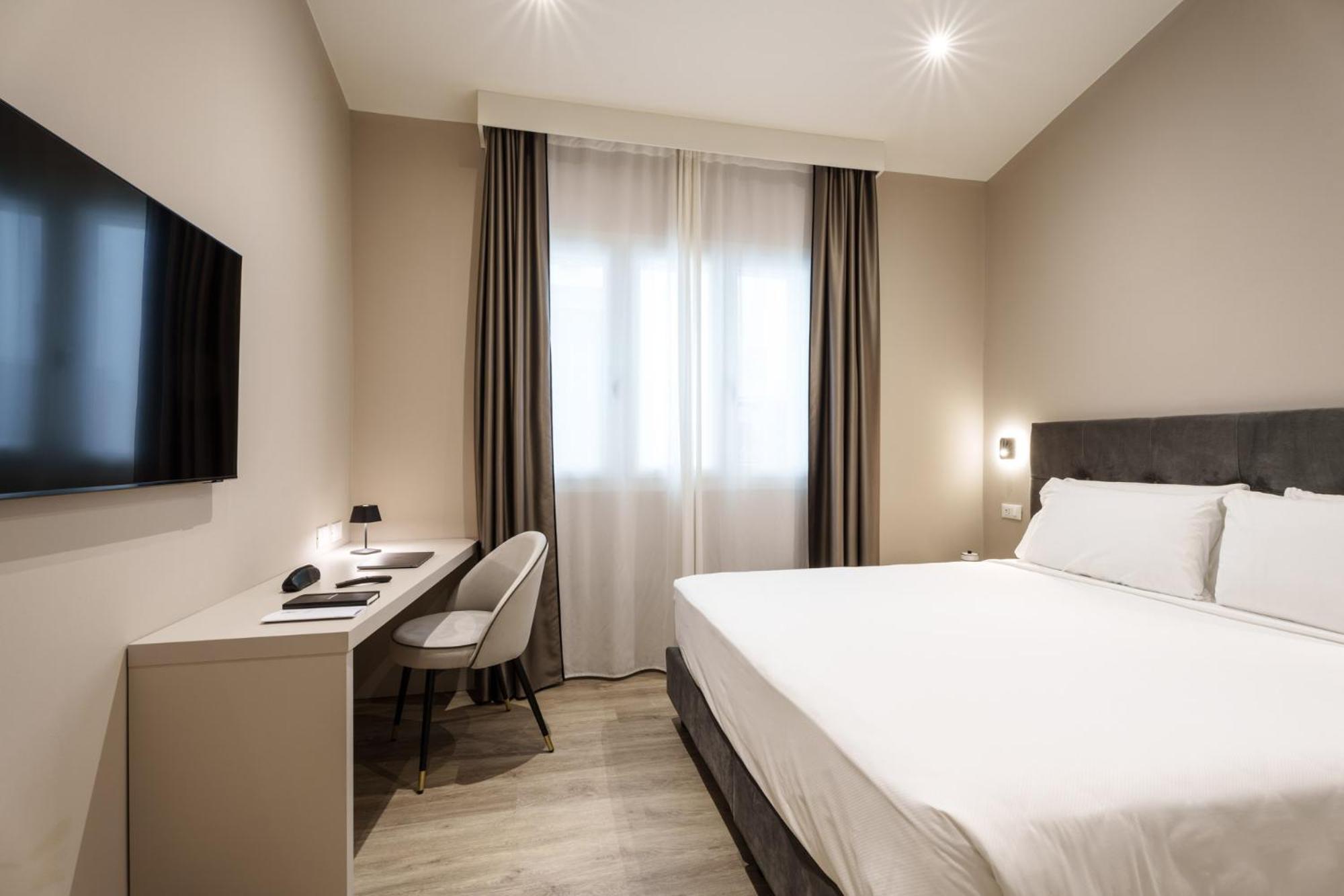 Superior Suite - Photo 5
