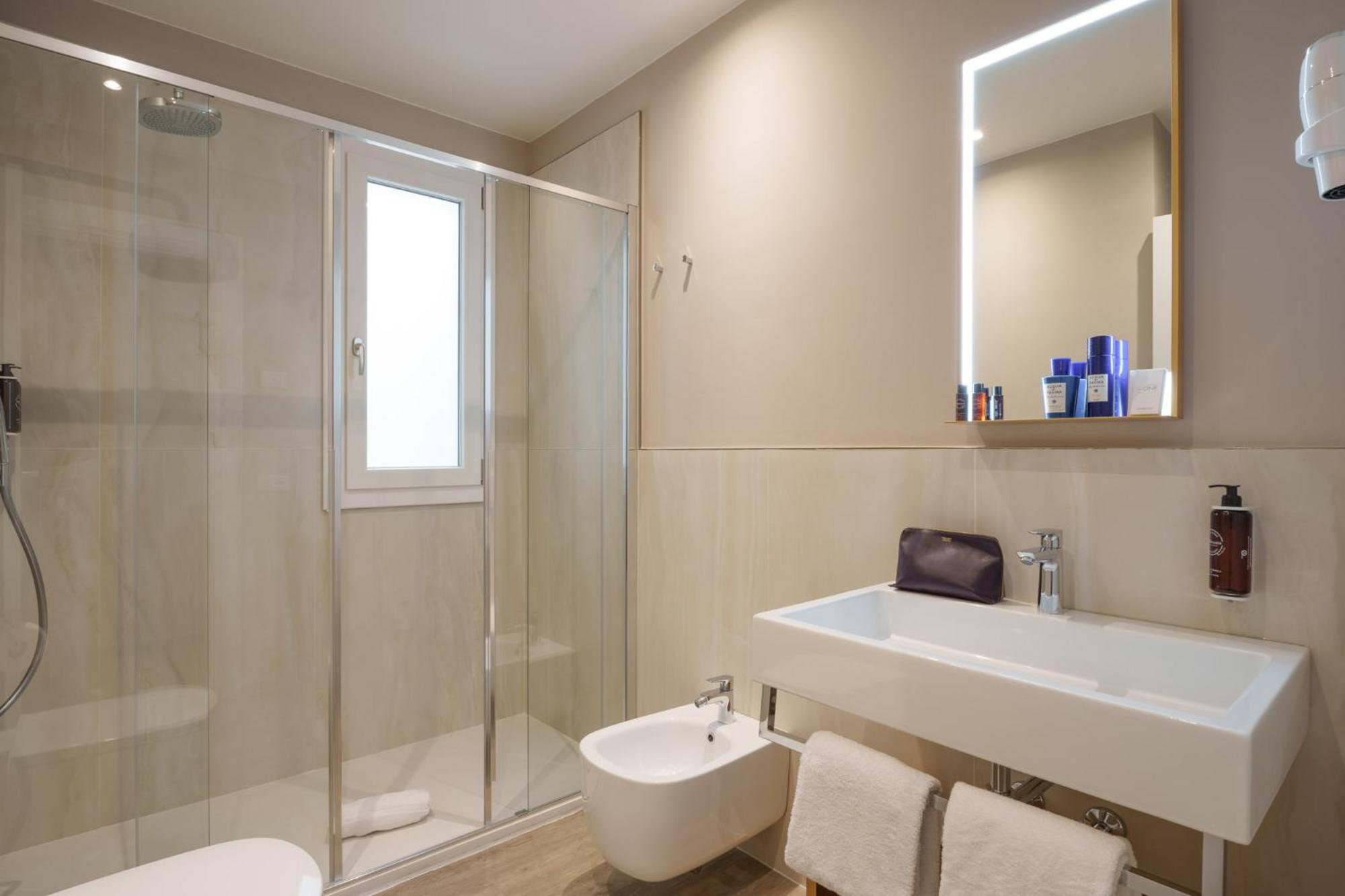Superior Suite - Photo 2