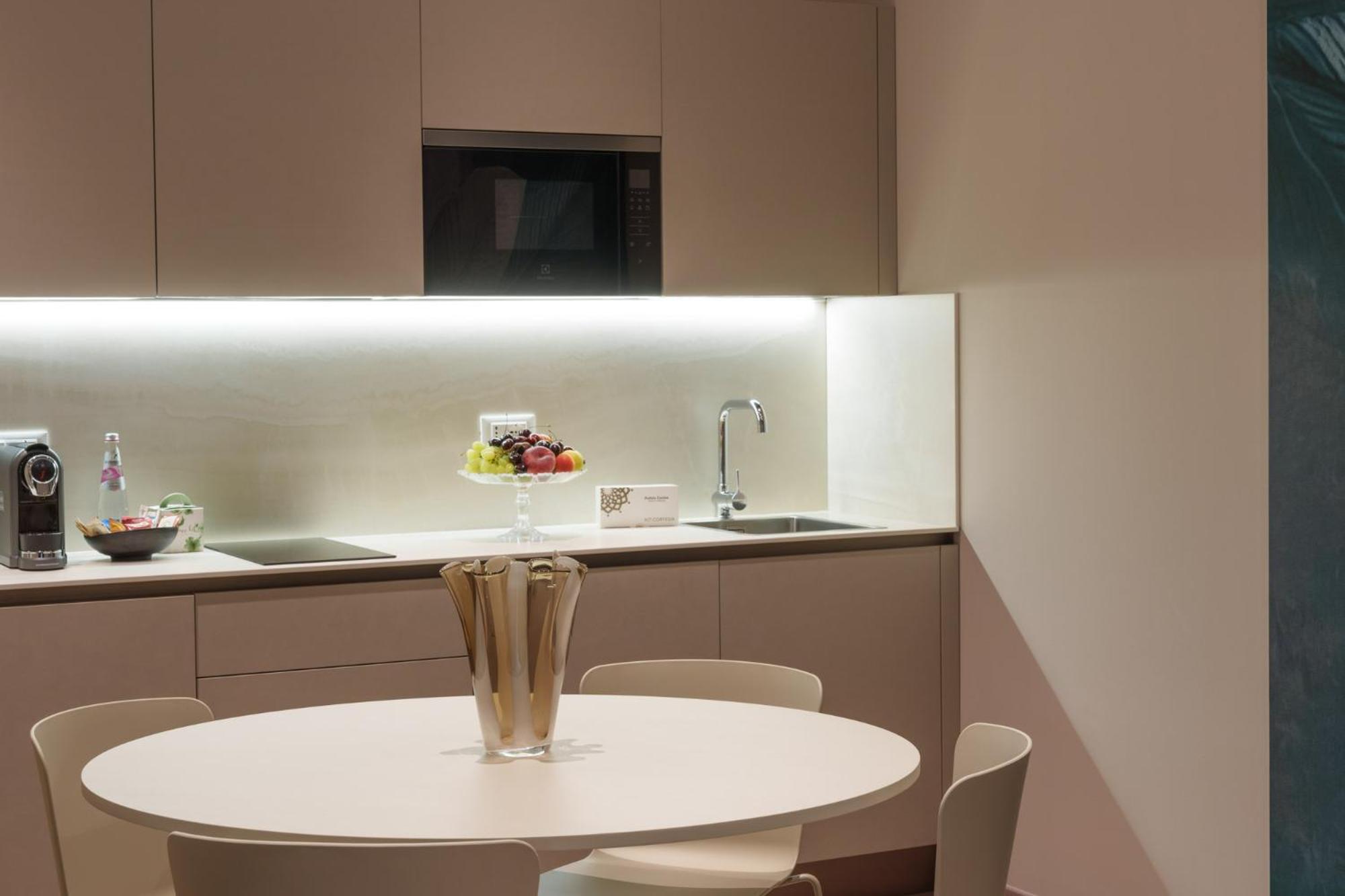 Superior Suite - Photo 11